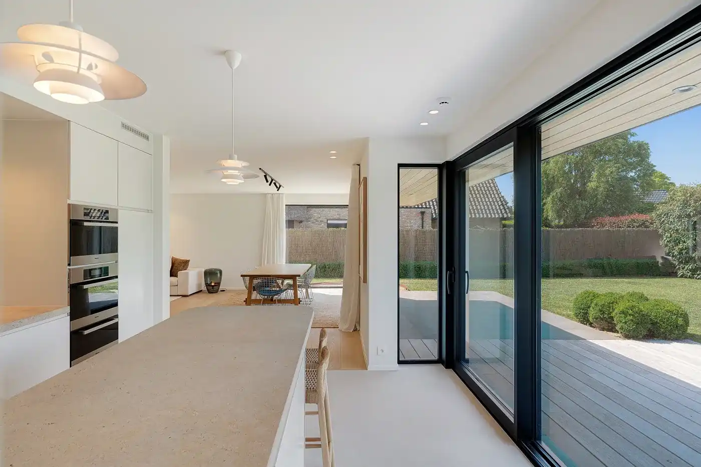 Volledig en zeer kwalitatief gerenoveerde villa op een ruim zuid-west gericht perceel foto 11