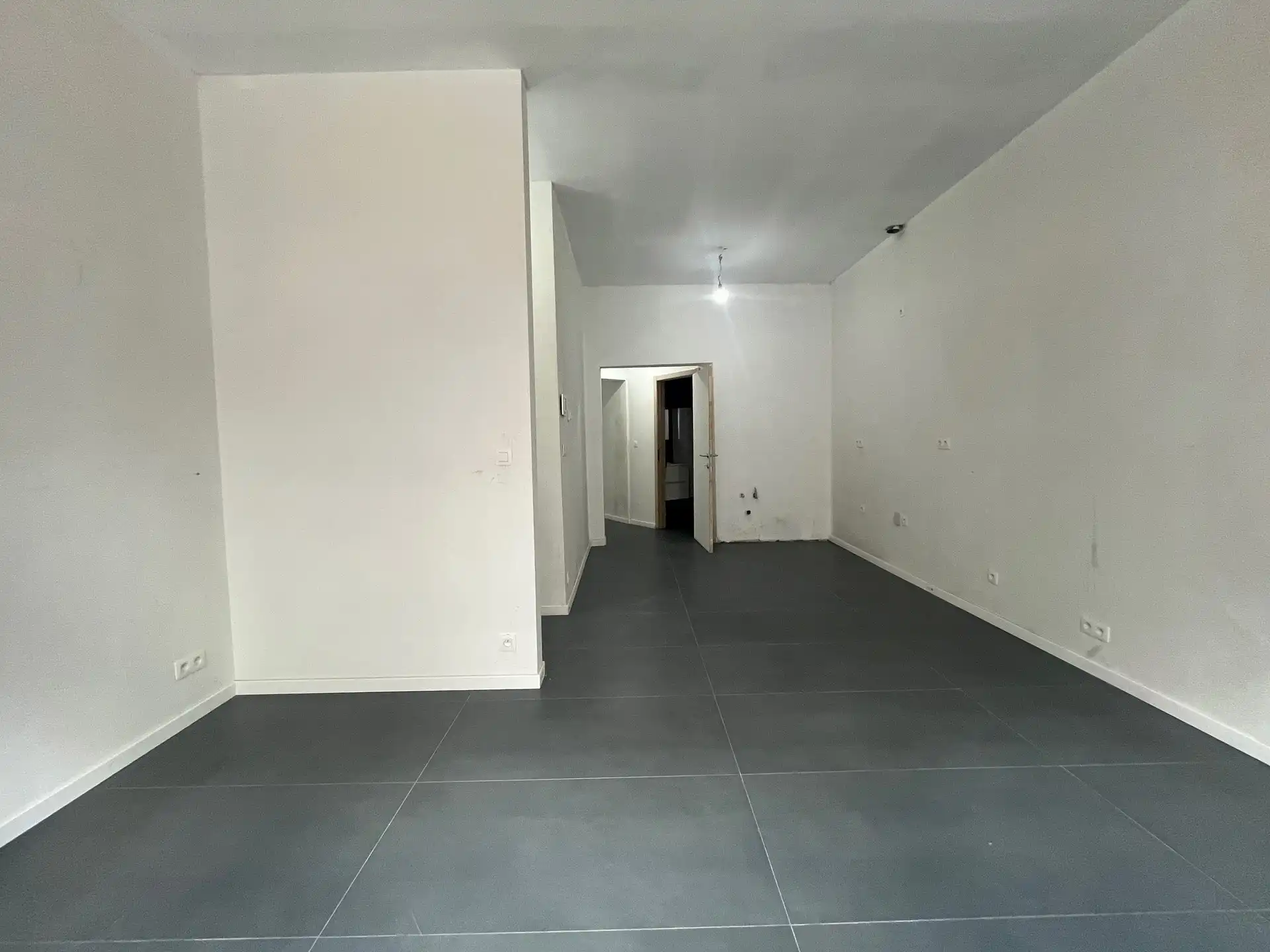 Totaal vernieuwd gebouw met 3 appartementen gelegen op het Zuid foto 13