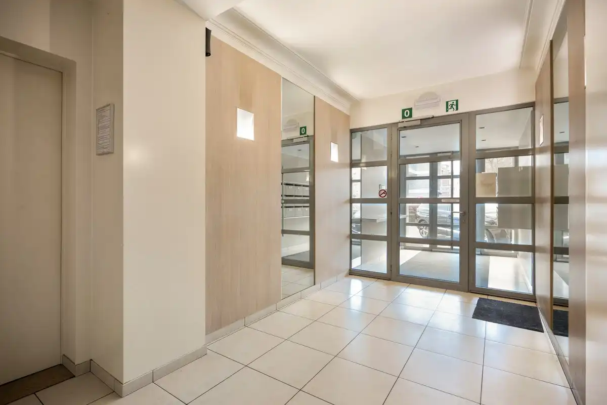 Ruim appartement met twee slaapkamers en garagebox aan de stadsrand foto 2