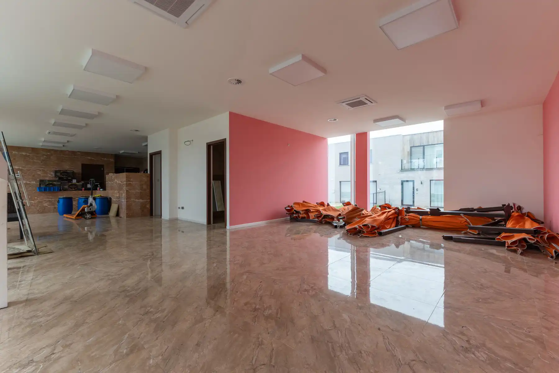 Commercieel gelijkvloers (182 m2) met terras (256 m2) foto 3