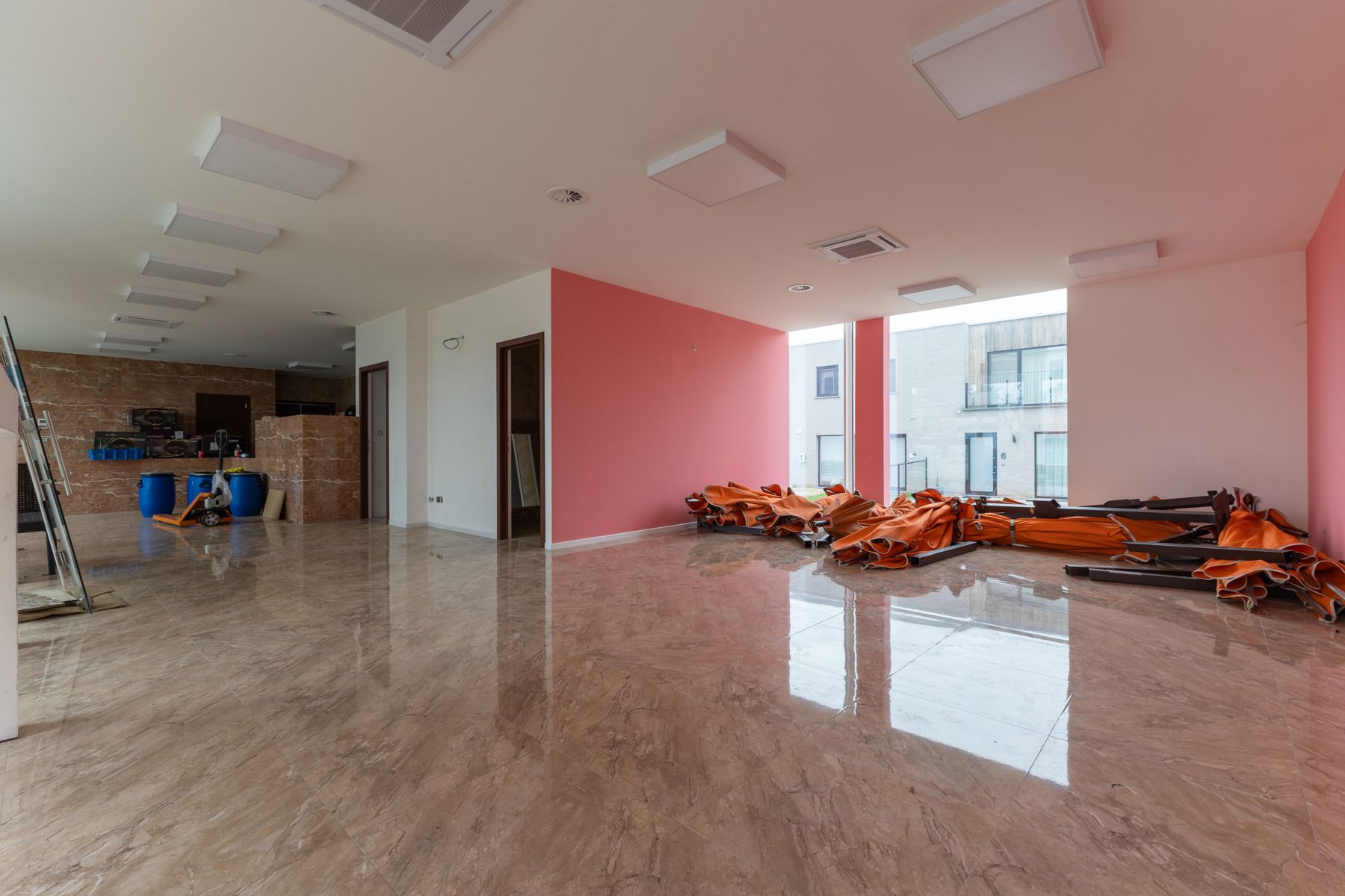 Commercieel gelijkvloers (182 m2) met terras (256 m2) foto 3