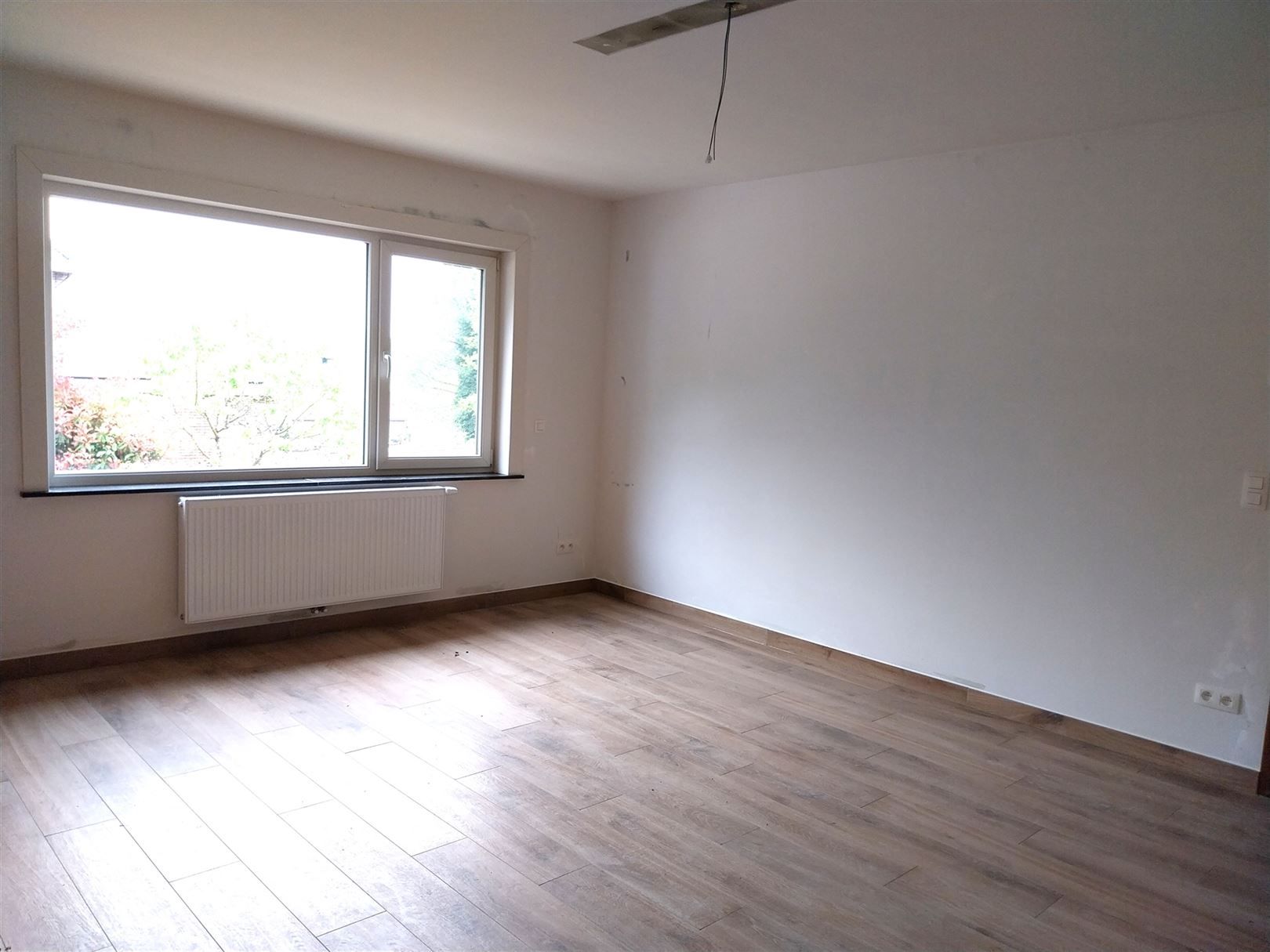 TE HUUR: gerenoveerde woning met 3 slaapkamers te Paal! foto 4