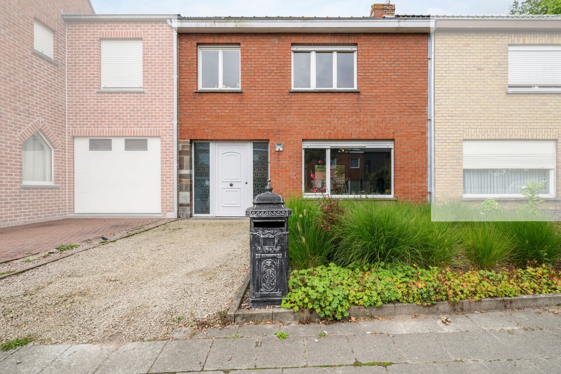 Rustig gelegen, lichtrijke & instapklare rijwoning te Brugge foto 2