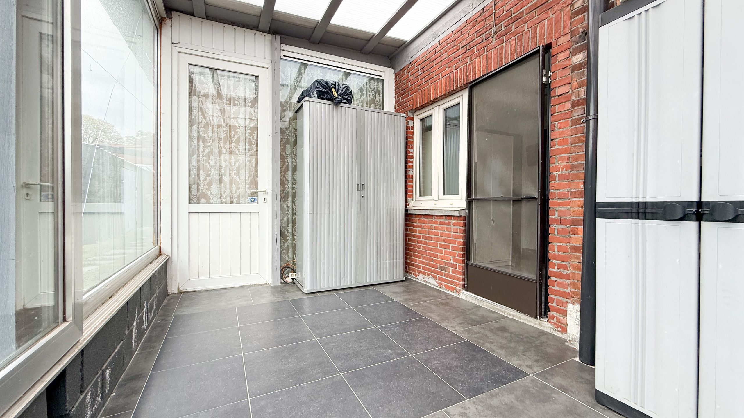 Instapklare vernieuwde woning van 170m² met 3slpks! foto 12
