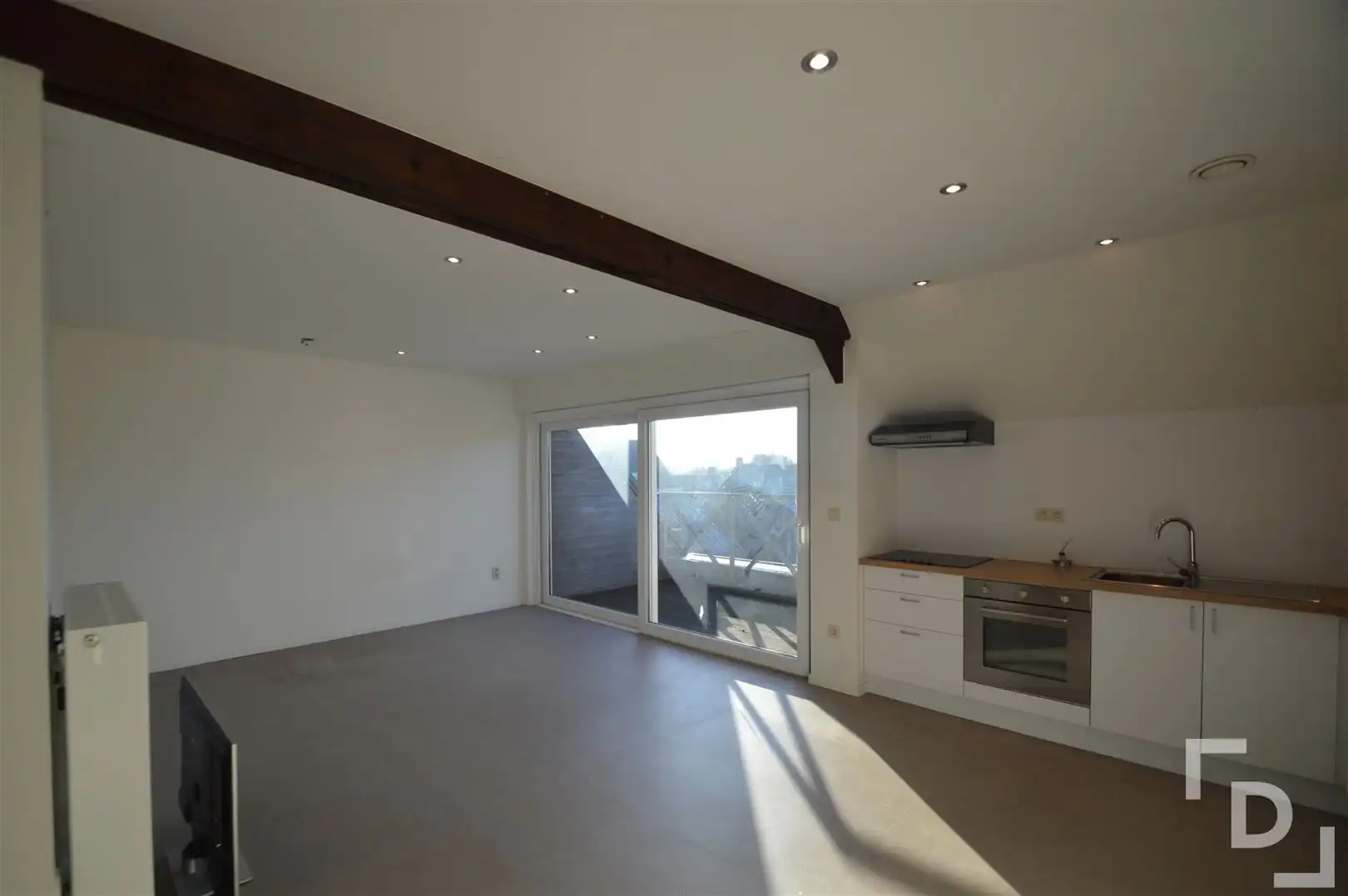 Dakappartement met zicht op het dorpsplein foto 3
