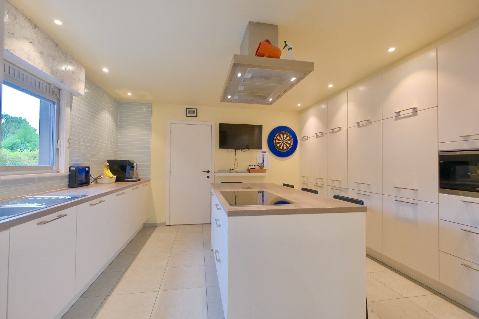 Instapklare handelswoning op toplocatie in Torhout! foto 12