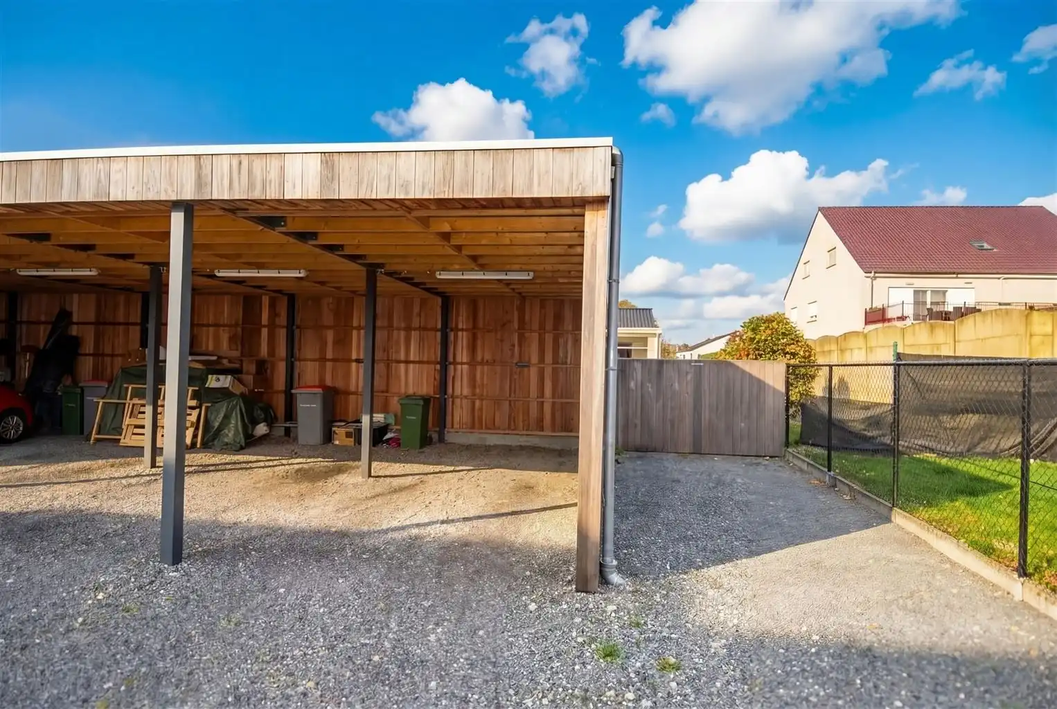 Duplex-appartement met 2 slaapkamers en bureau, terras, autostaanplaats en kelderberging. foto 13