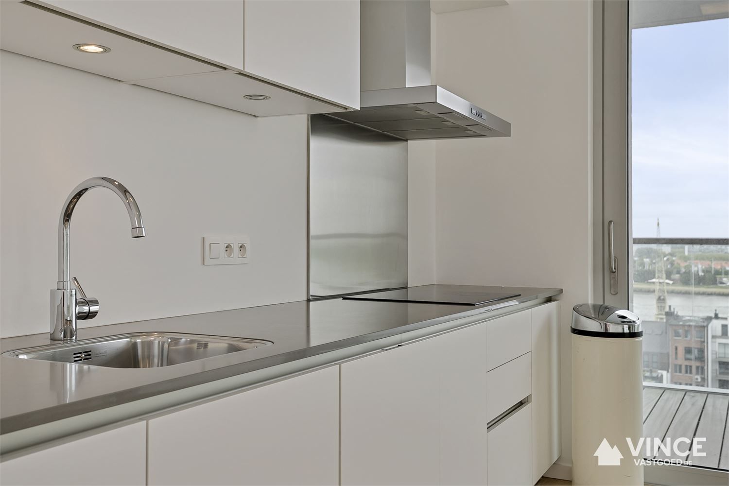 Groot appartment met hoge plafonds en uitzonderlijk uitzicht foto 6