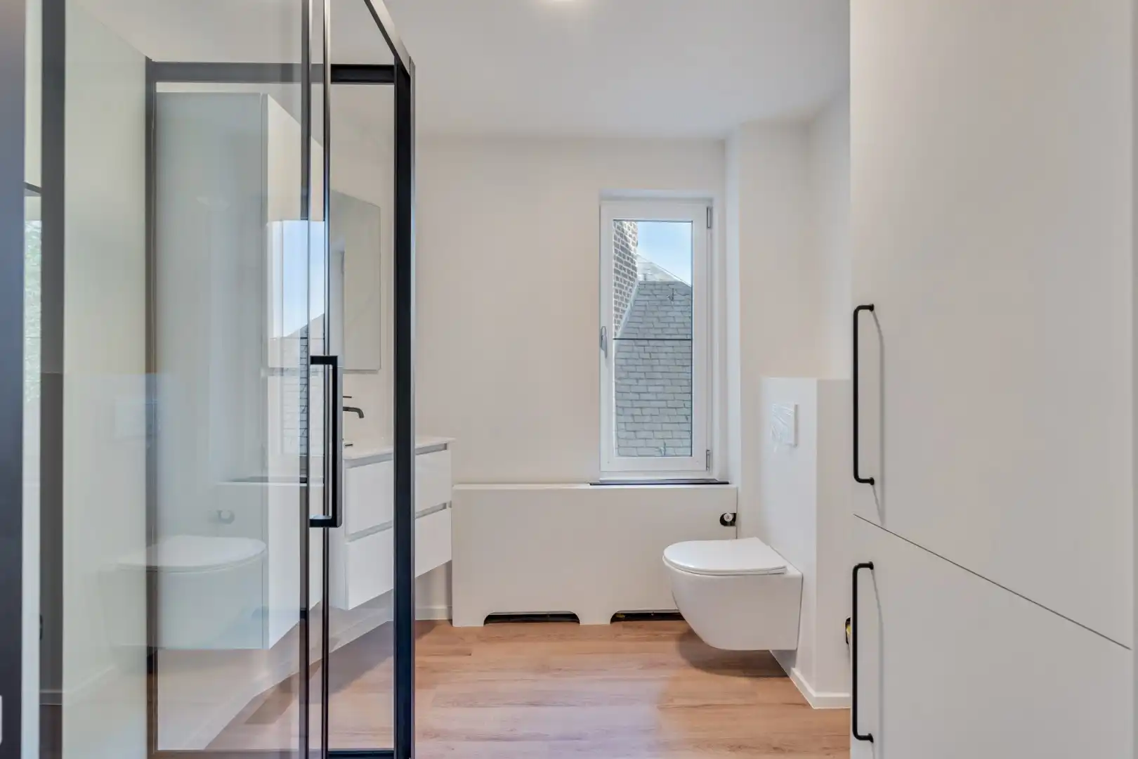 Stijlvol gerenoveerd appartement met moderne uitstraling in het centrum van Maaseik!  foto 16