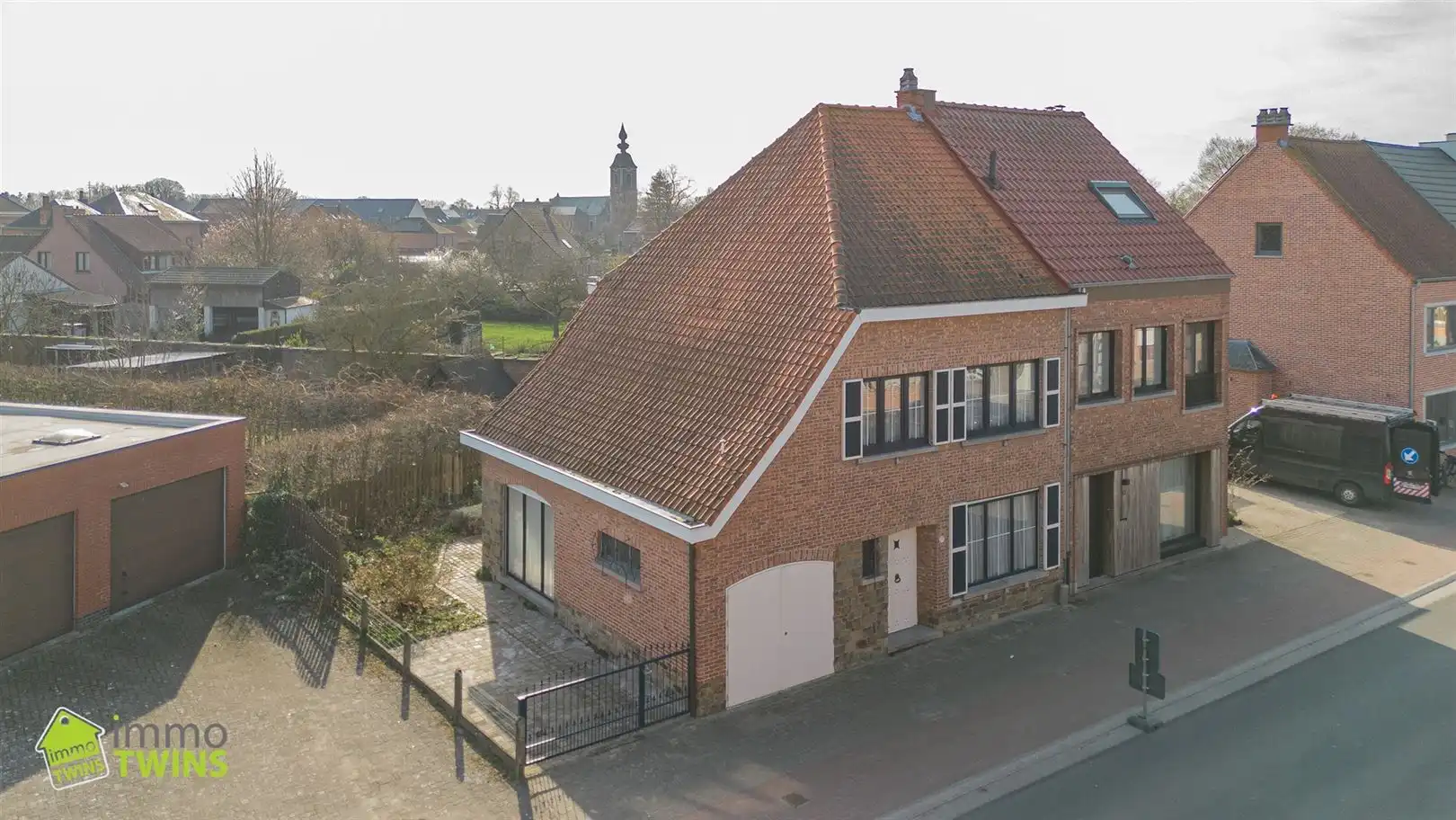 Hoofdfoto van de publicatie: HOB met 3slps met tuin en garage 