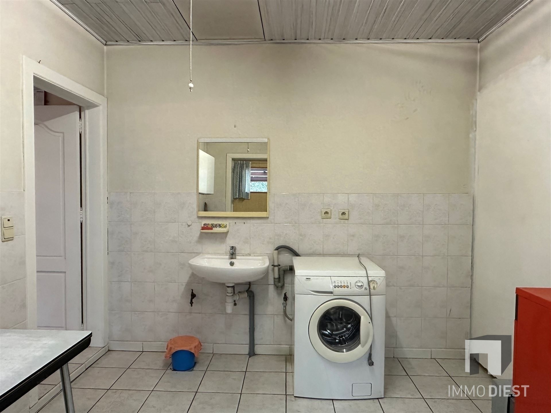 Woning met grote garage en stalling foto 21
