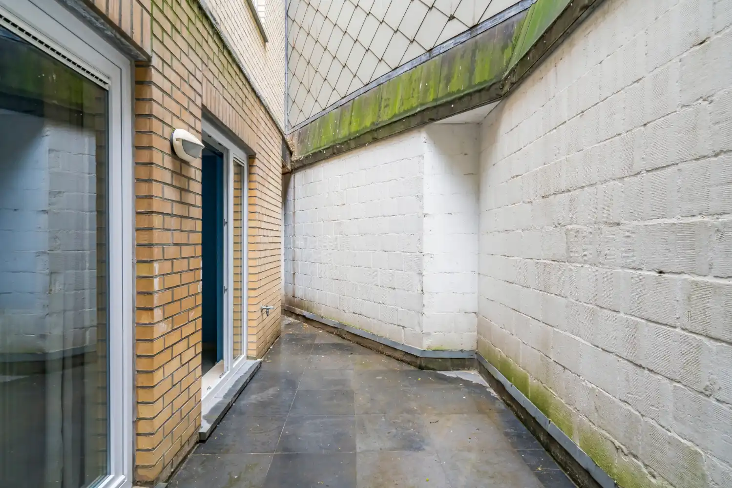 Ruim gelijkvloers appartement met drie slaapkamers en twee badkamers. In het centrum en dichtbij de Dijk en het strand van Blankenberge. Dit appartement wordt gemeubeld verhuurd. foto 16