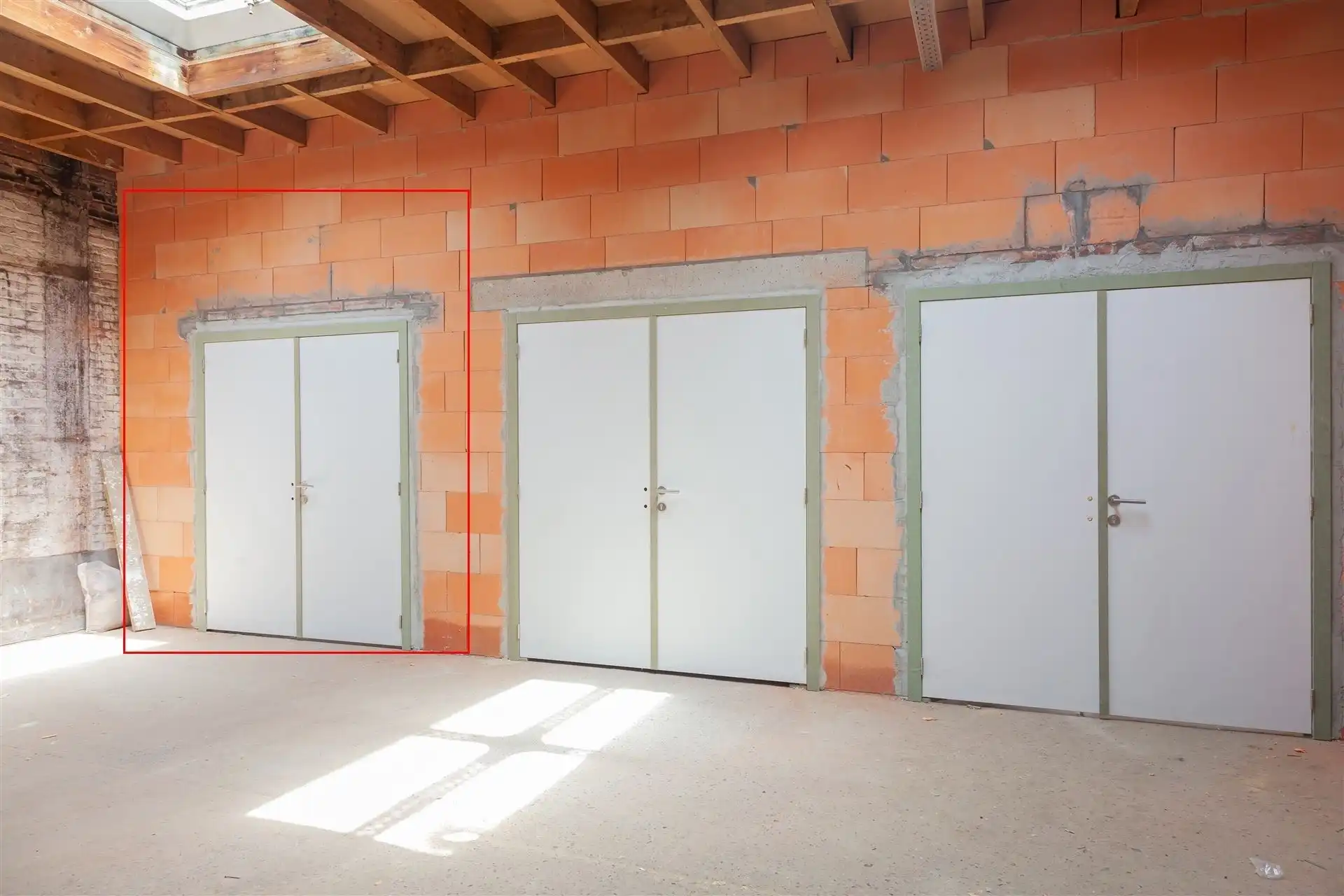 Stockage unit van +/- 32m² in complex van 15 units foto 5
