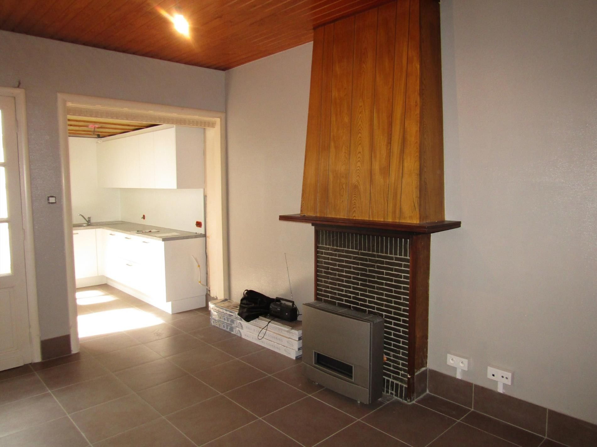Stadswoning met 3 slpk en tuintje te koop op zeer goede locatiein Kortrijk. foto 7