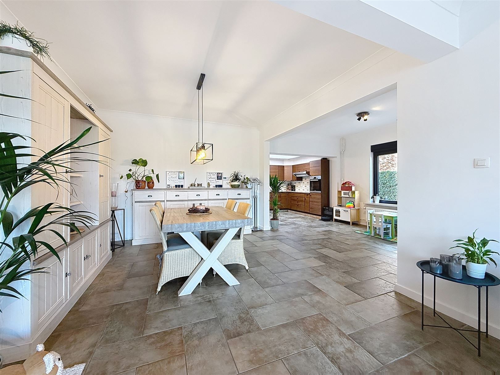Ruime instapklare HOB, 4 slpks, garages, tuin, 16a 73ca foto 11