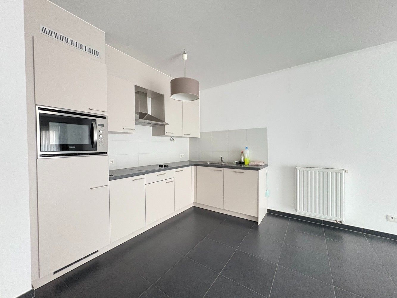 Instapklaar appartement met 2 slaapkamers en een mooi terras + garage foto 2