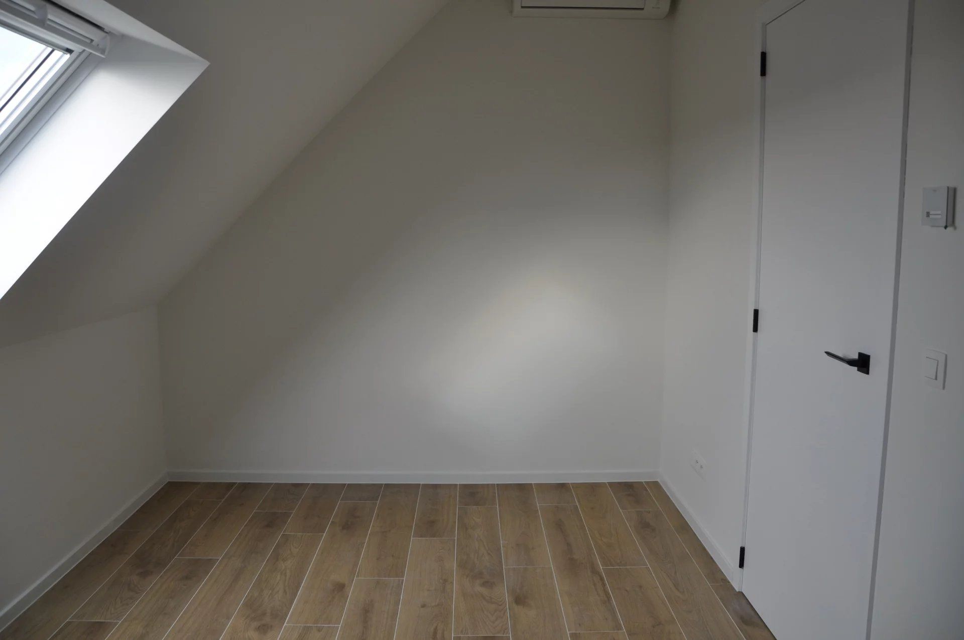 EXCLUSIEF EN KWALITATIEF NIEUWBOUWAPPARTEMENT VAN 163 M² MET 3 SLPK'S, 2 BADK'S EN RIANTE TERRASSEN IN MUNSTERBILZEN foto 17