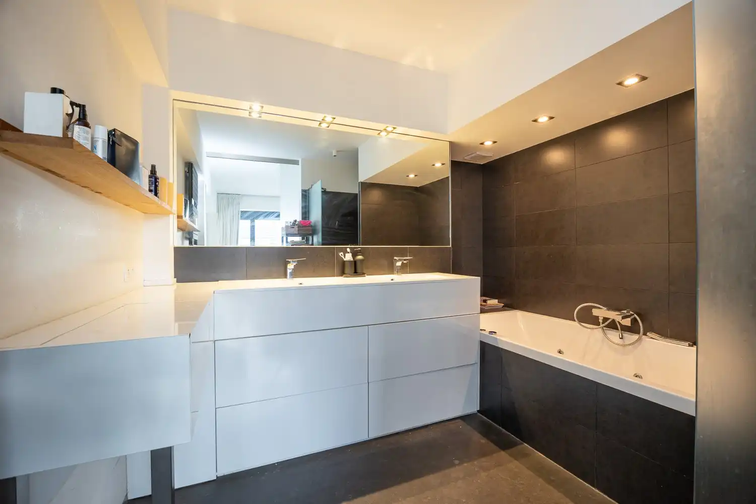 Uniek duplexappartement met zonneterras en garage op topligging in Antwerpen foto 19