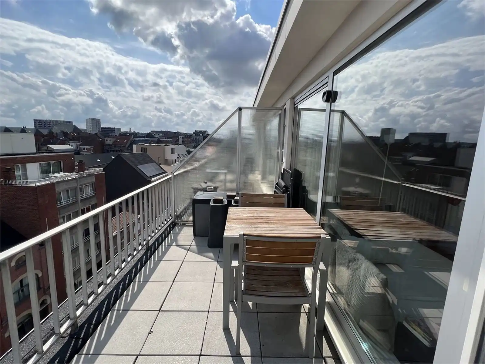 Lichtrijke, gerenoveerde studio met terras te huur in Leuven foto 7