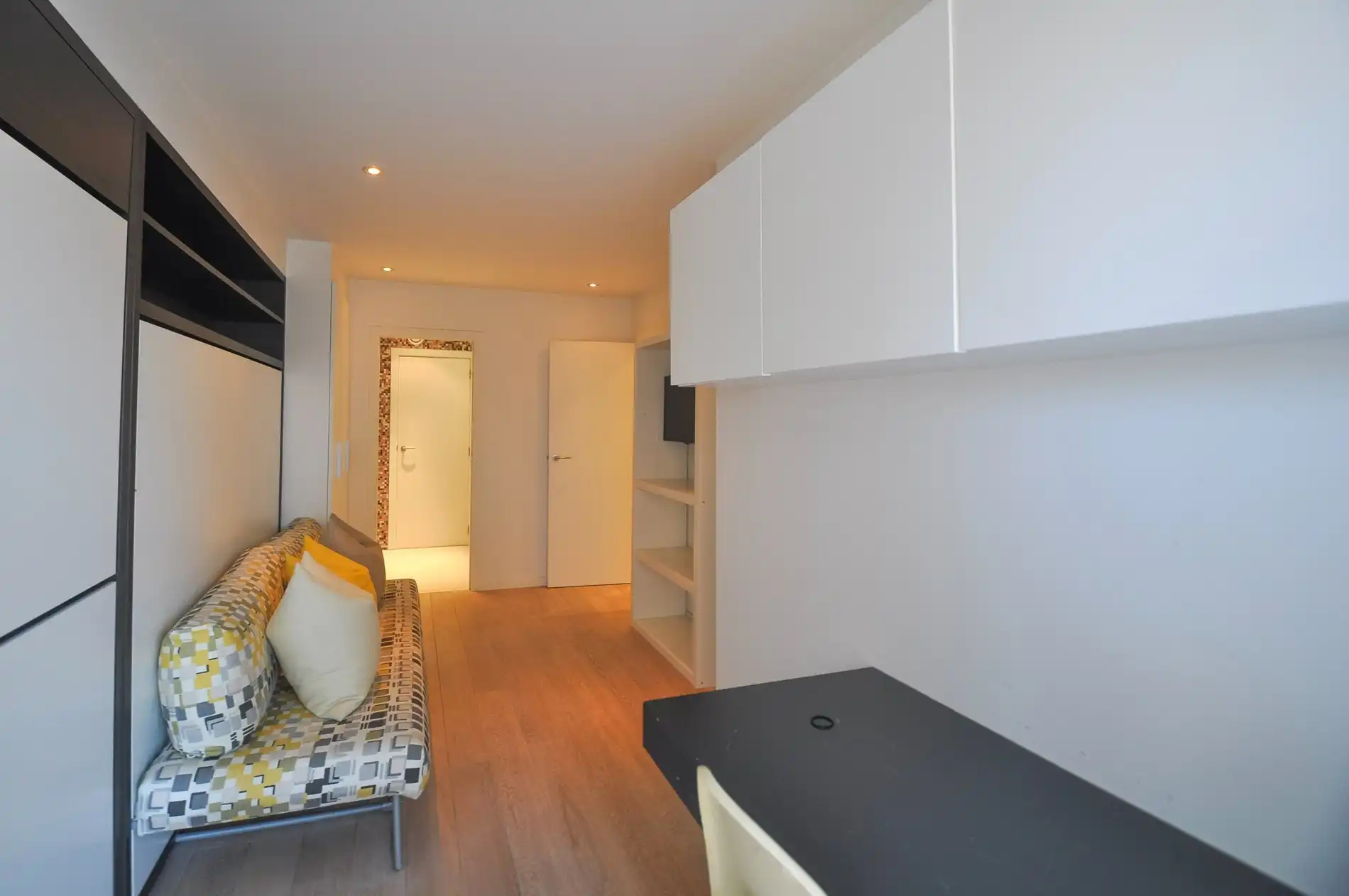 Topaanbieding – Uitzonderlijk ruim appartement gelegen in een stijlvolle residentie. foto 36