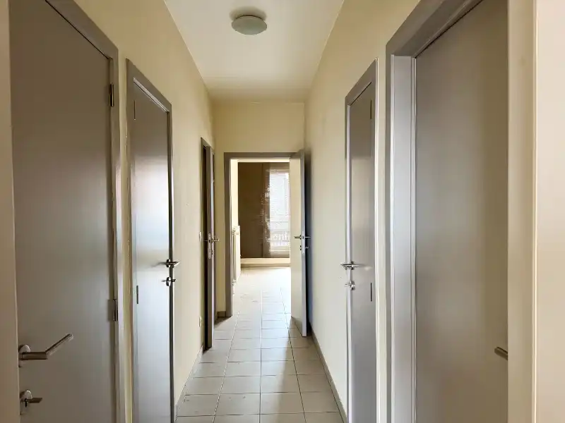 INSTAPKLAAR APPARTEMENT MET TWEE SLAAPKAMERS EN TERRAS foto 4