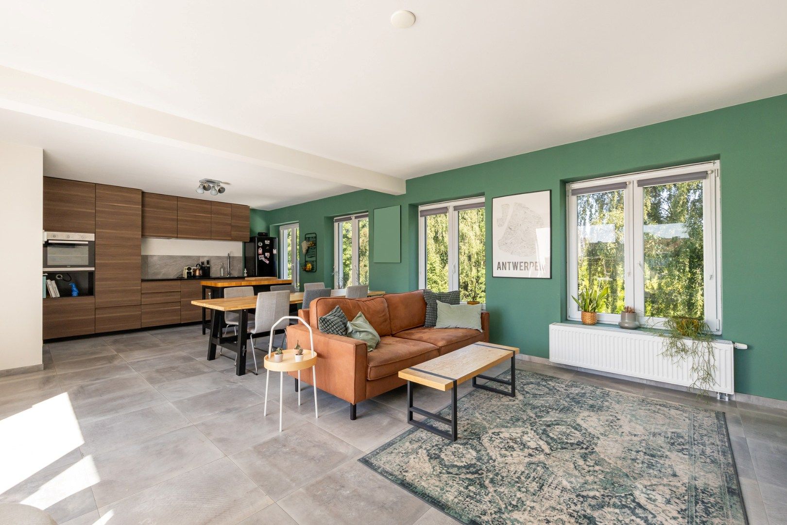 Gerenoveerd (2017) 2-slaapkamer appartement (112m²) met terras en autostaanplaats!  foto 3