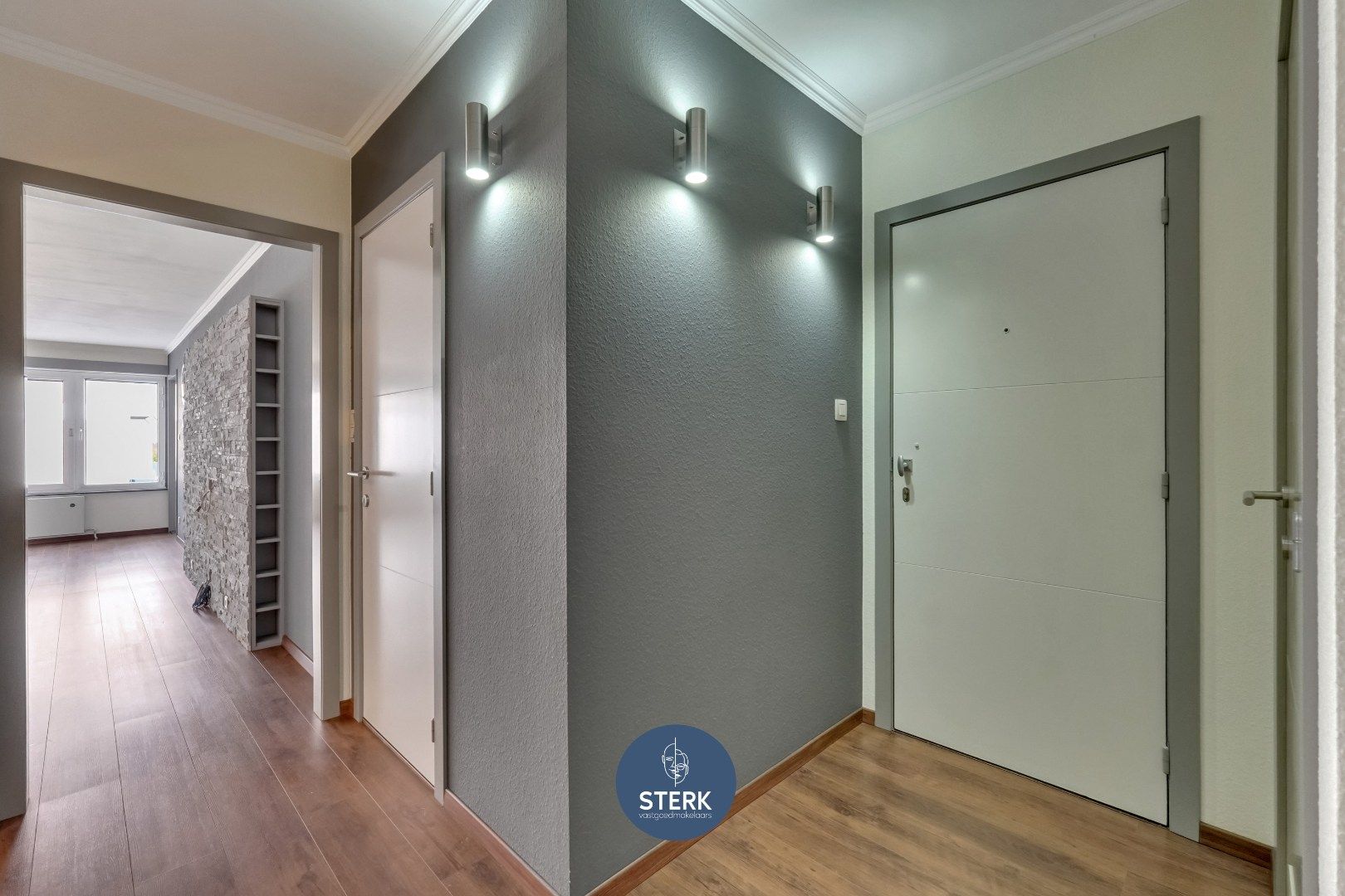 INSTAPKLAAR APPARTEMENT MET 2 SLPKS OP EEN CENTRALE LOCATIE TE REKEM !  foto 5