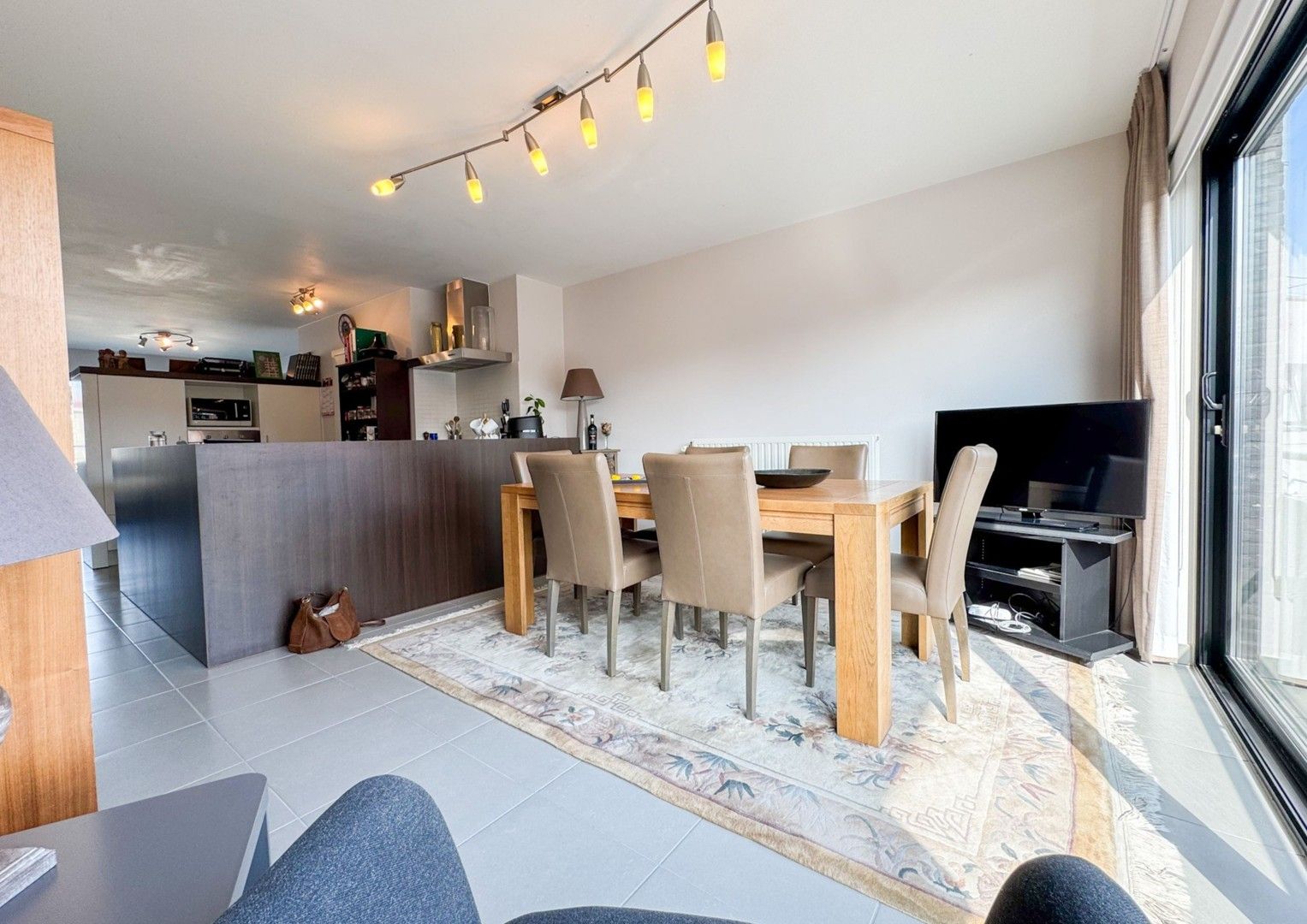 Energiezuinig en instapklaar 2slp appartement met zonnig terras nabij E40! foto 5