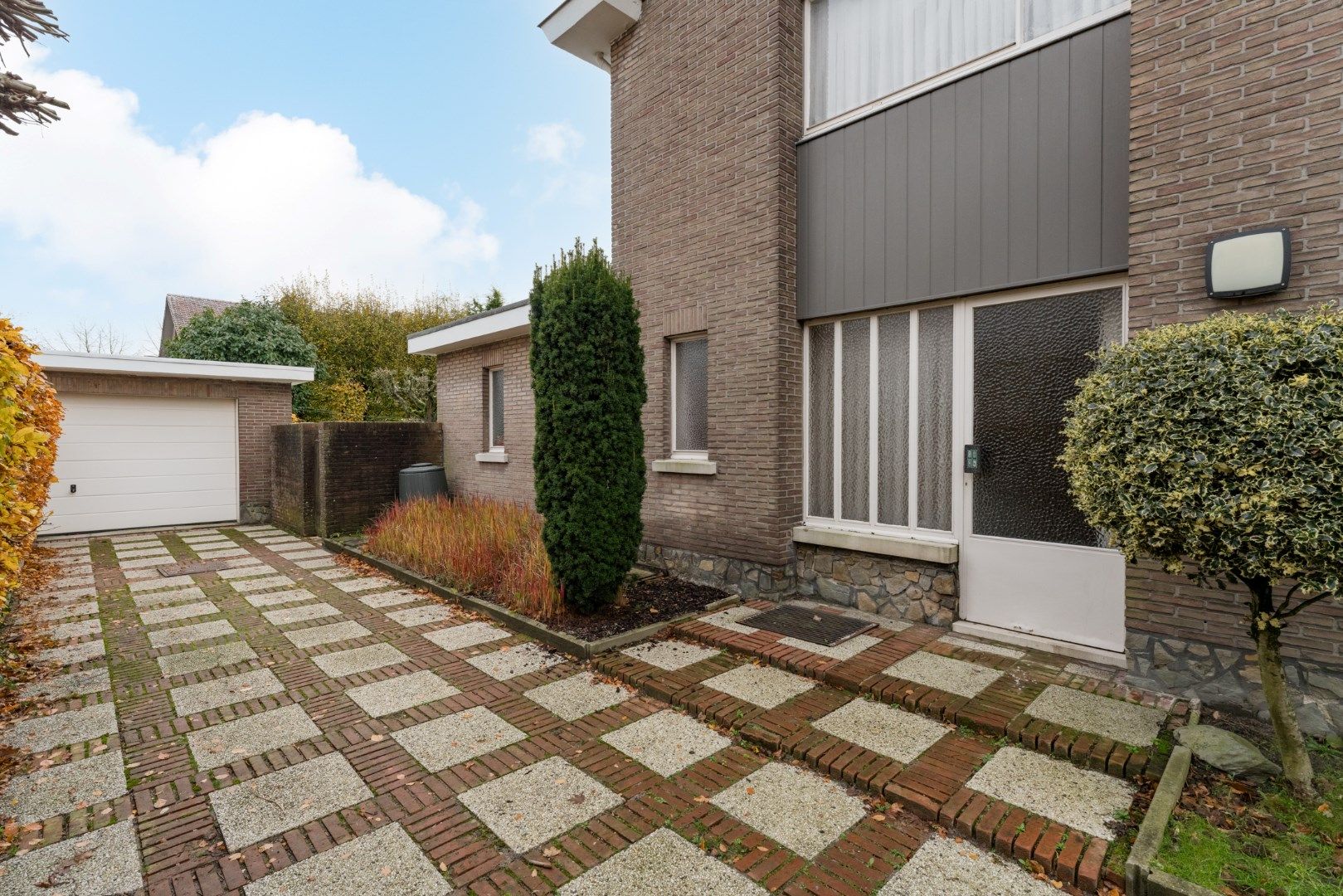 Deze woning met een ideale ligging in Neerpelt staat te koop!  foto 3