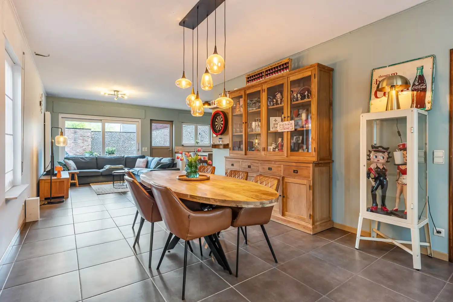 Goed gelegen, halfopen en energiezuinige woning met 3 slaapkamers, een bureau en een oprit met een garage te Kessel-Lo! foto 3