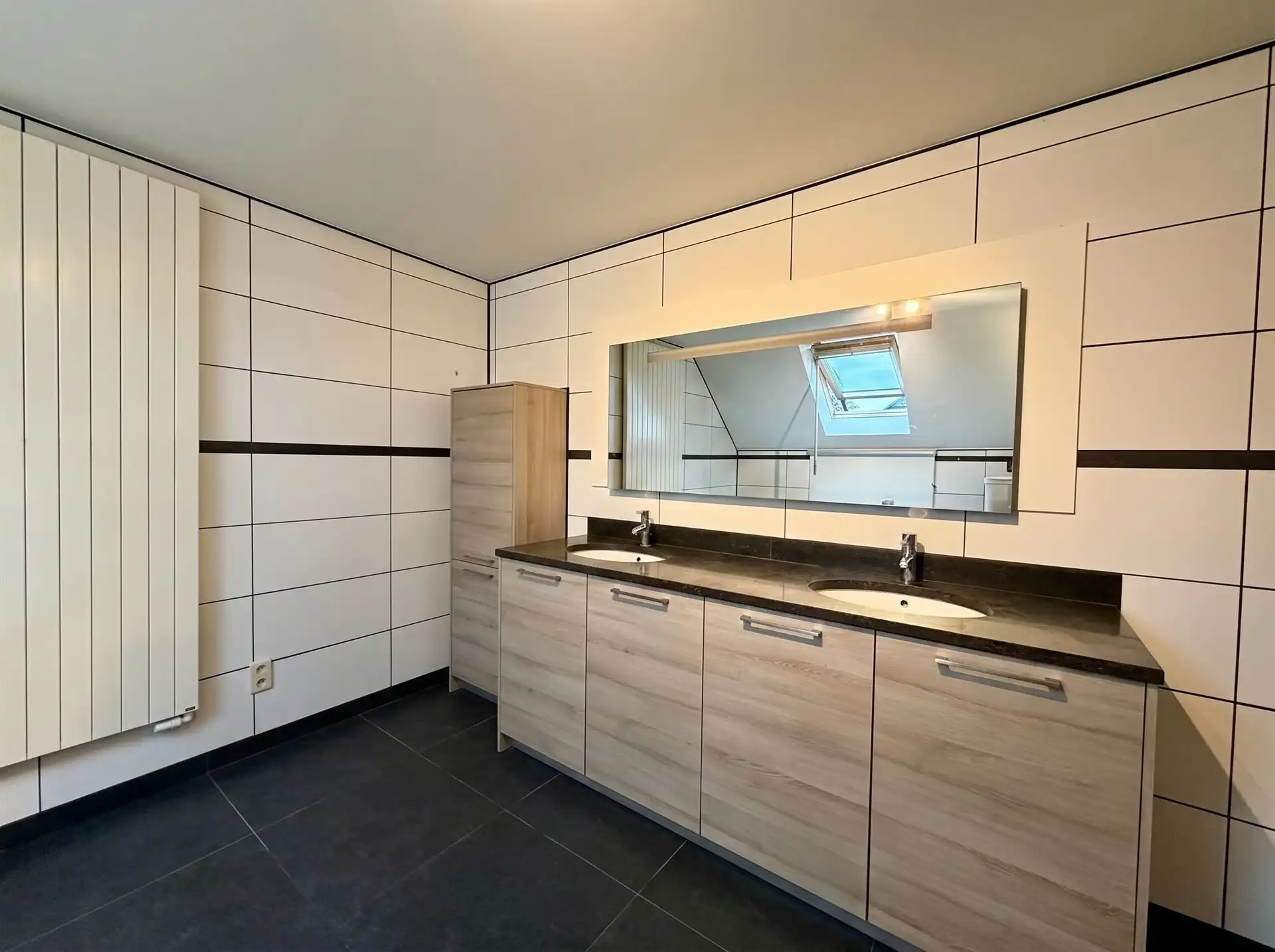 Ruim wonen op een toplocatie in Lanklaar met alle comfort, 2 terrassen en garagebox inbegrepen. foto 20