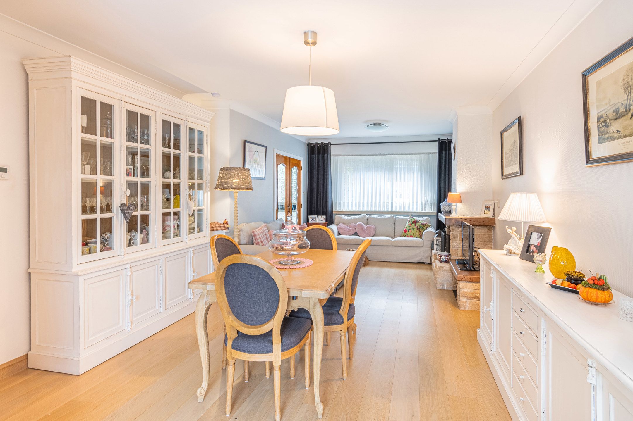 Gezellige woning met grote tuin en garage op toplocatie  foto 2