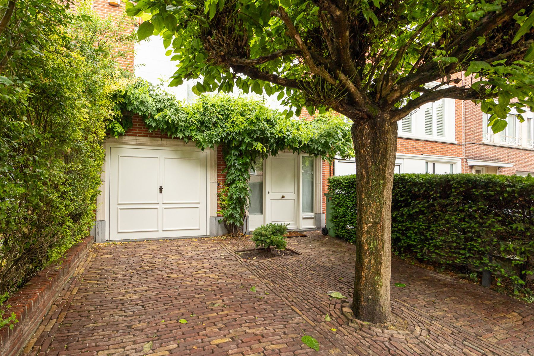 Instapklare woning met 3 à 4 slpks, praktijkruimte en garage foto 2