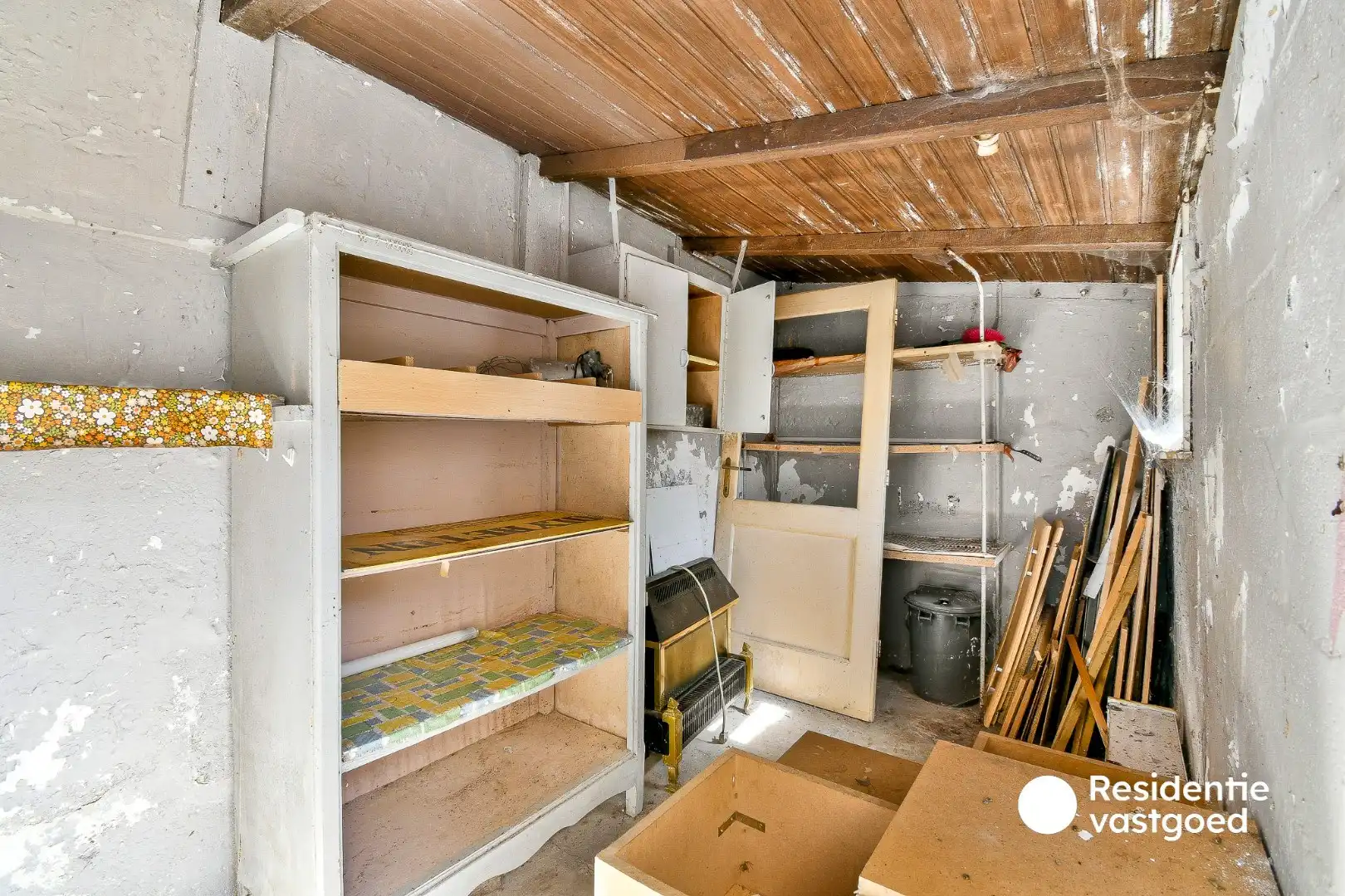 Te renoveren rijwoning met twee slaapkamers en tuin foto 15