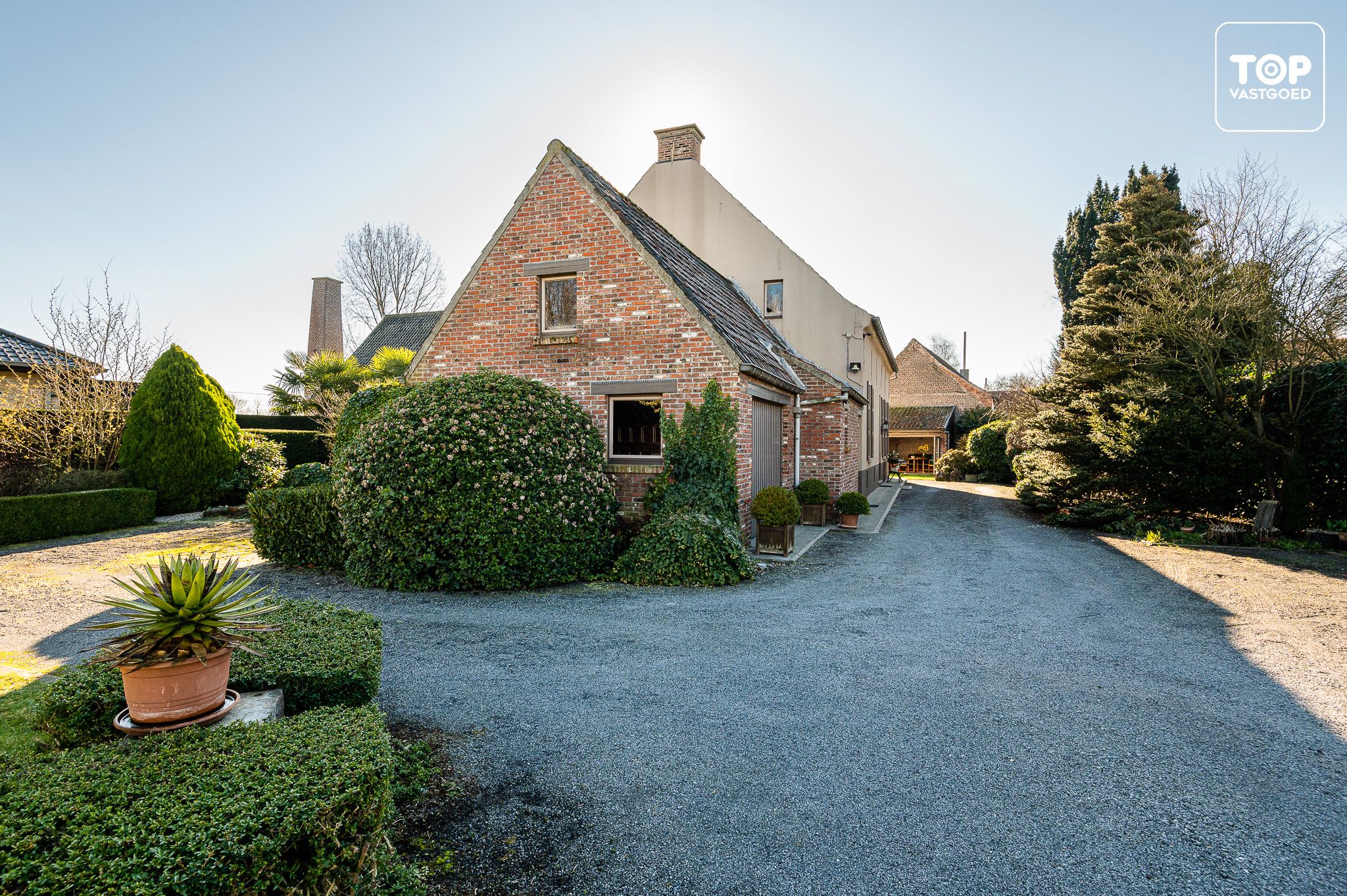 Prachtige te renoveren hoeve met voormalige olieslagerij en stokerij foto 1