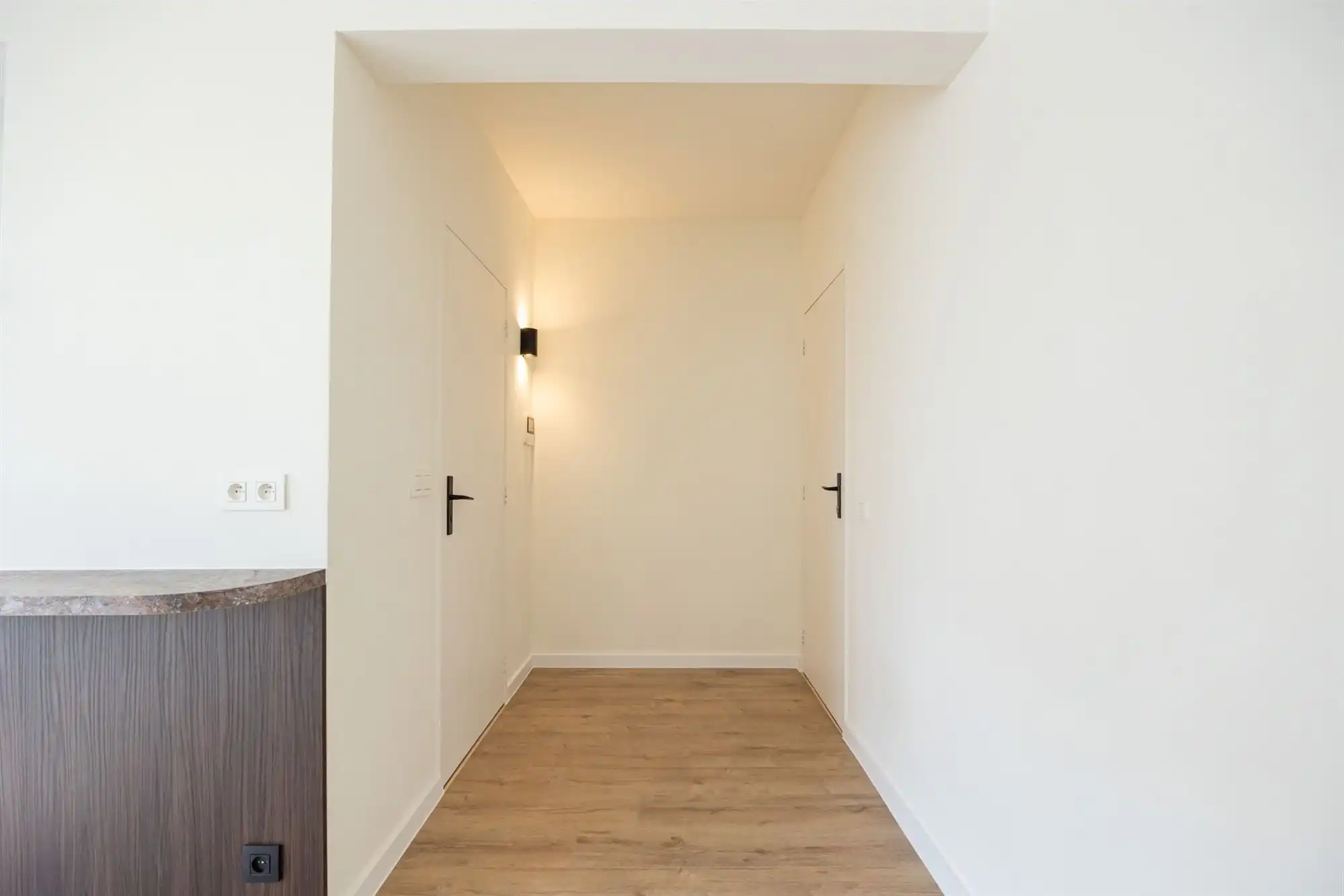 Volledig gerenov. app. met 2 slpkmrs. en terras te Pulhof foto 24