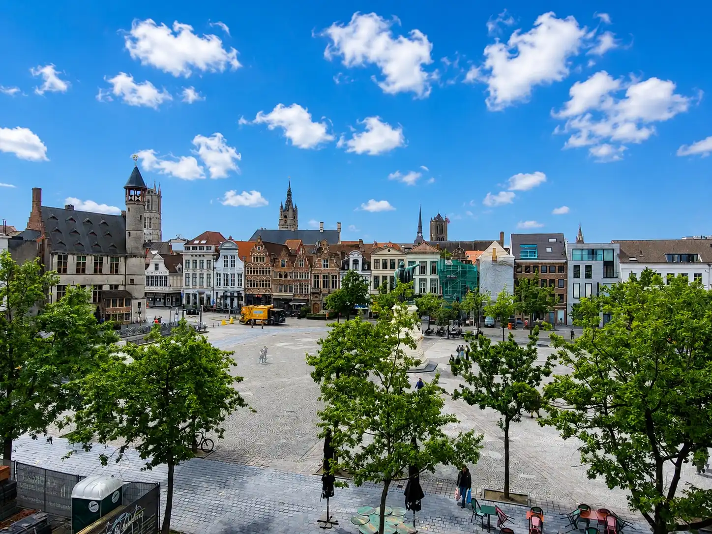 Volledig gerenoveerd appartement met 2 slaapkamers in het hart van Gent.  foto 2