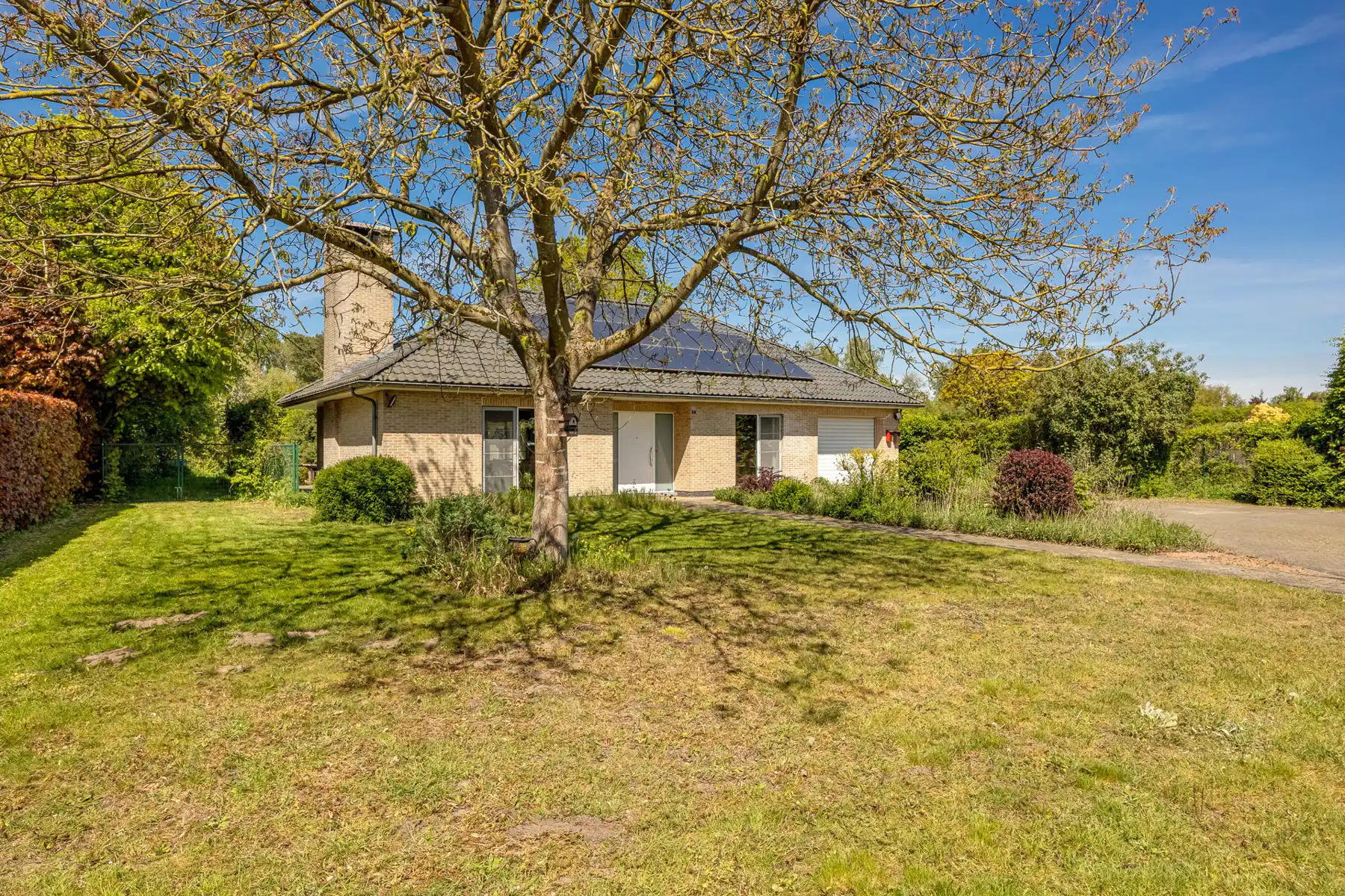 Vrijstaande villa met kantoor op prachtig perceel (6.708m²)! foto 3