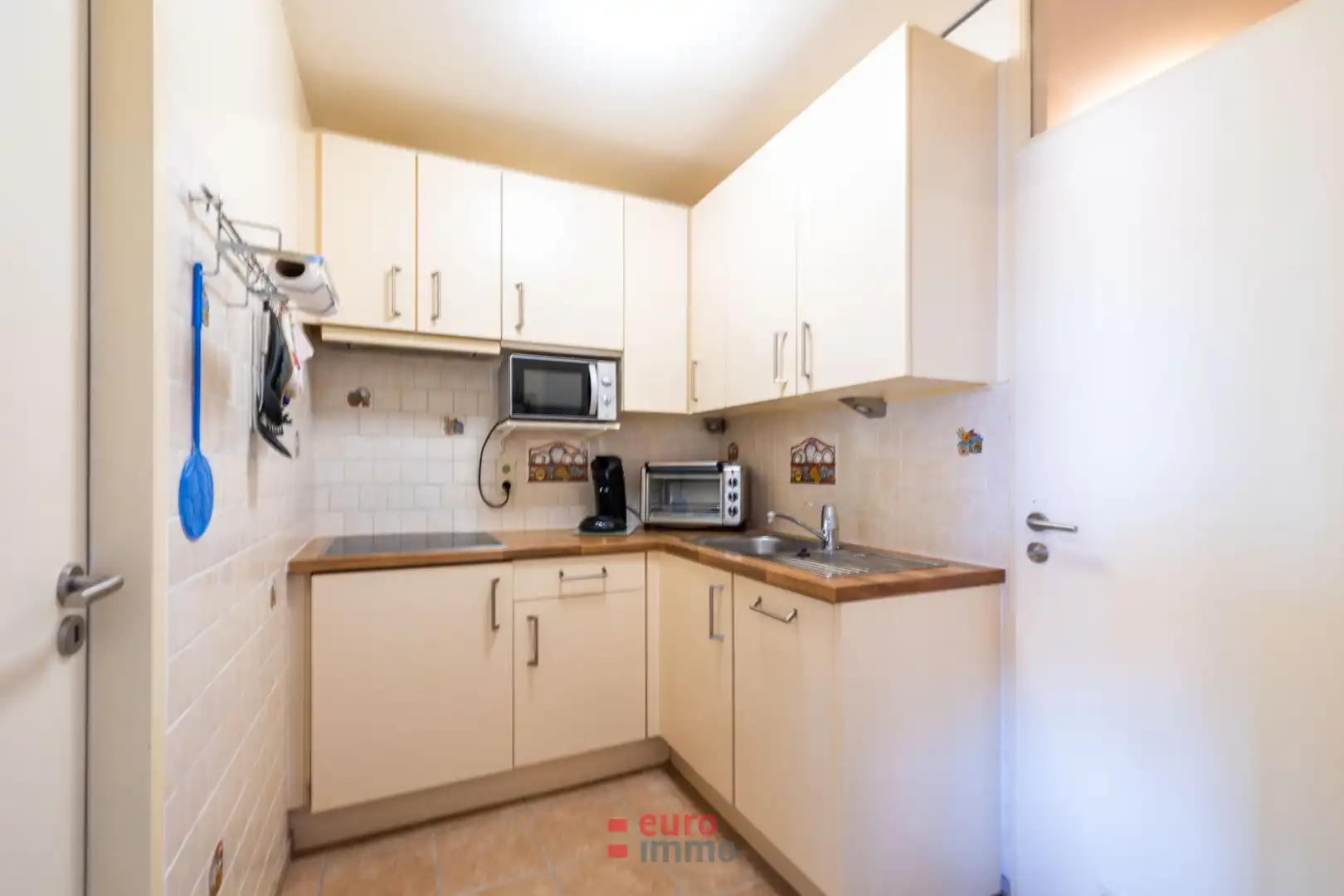 Héél breed, instapklaar appartement met 1 slaapkamer en slaaphoek. foto 6