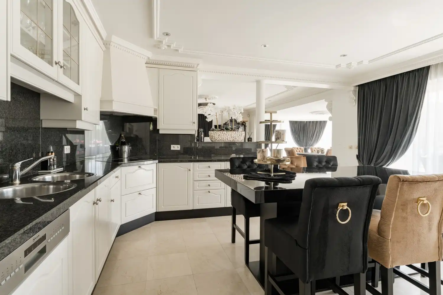 Prachtige ruime villa op een royaal perceel foto 12