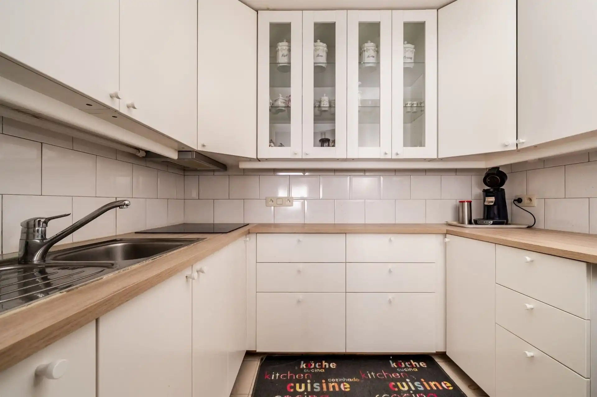 Ruim 2 slpk app. aan centraal station! foto 9