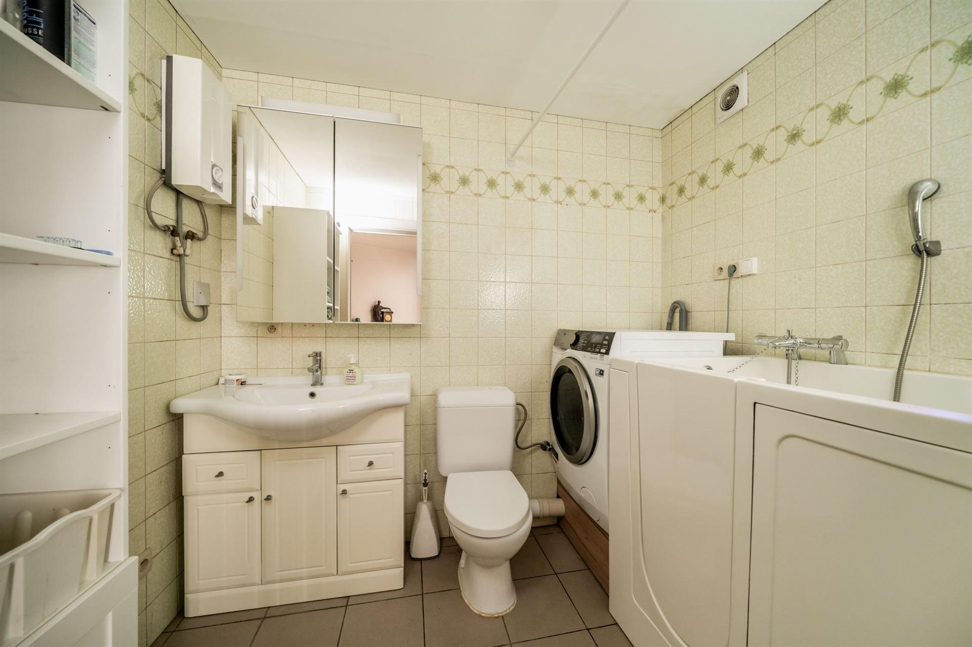 Ruim 2 slpk app. aan centraal station! foto 9