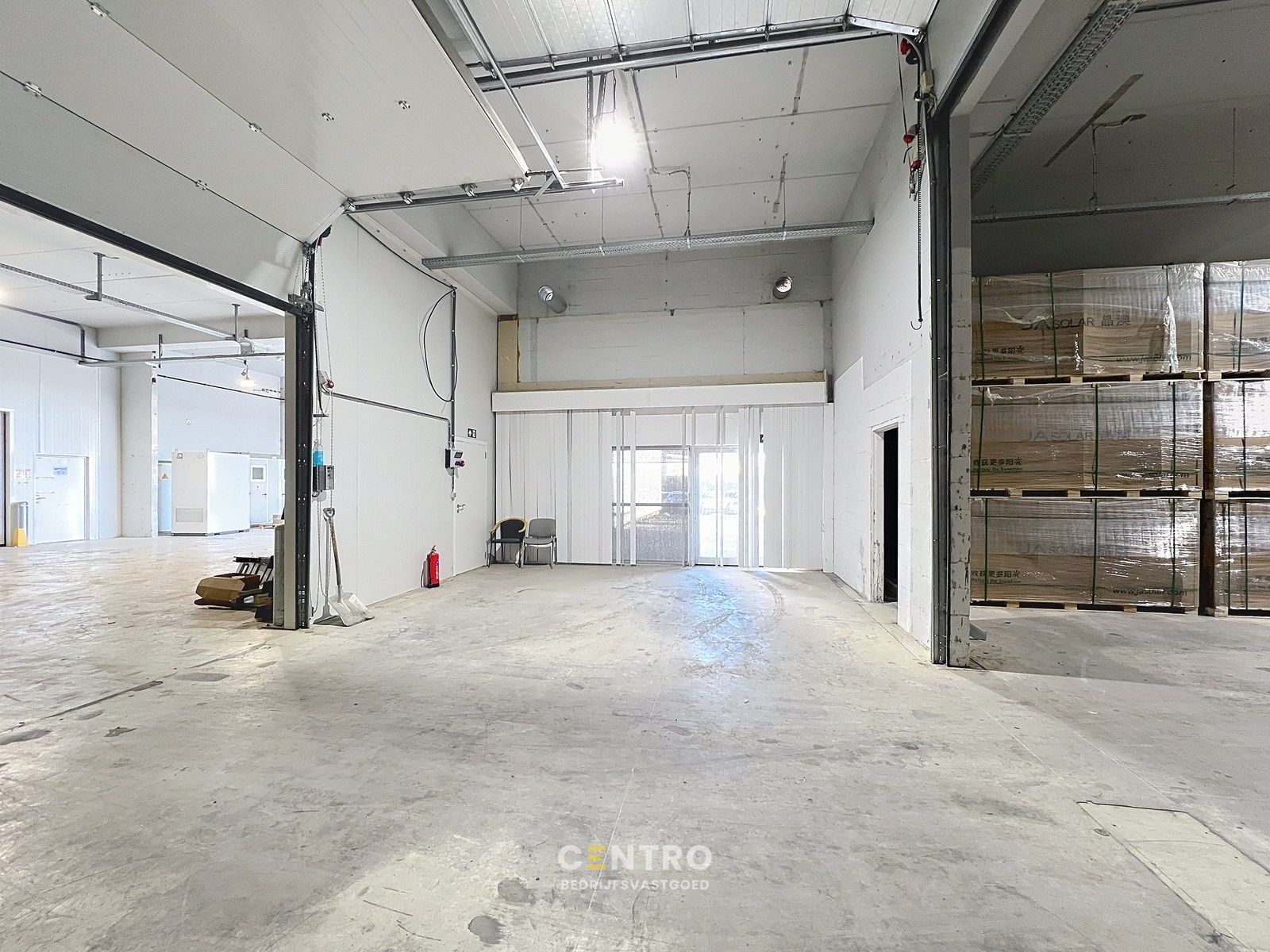 Energiezuinige, vernieuwde SERVICED kantoorruimte met mogelijkheid om een MAGAZIJN (215m²) bij te huren op Ieper Business Park! foto 20