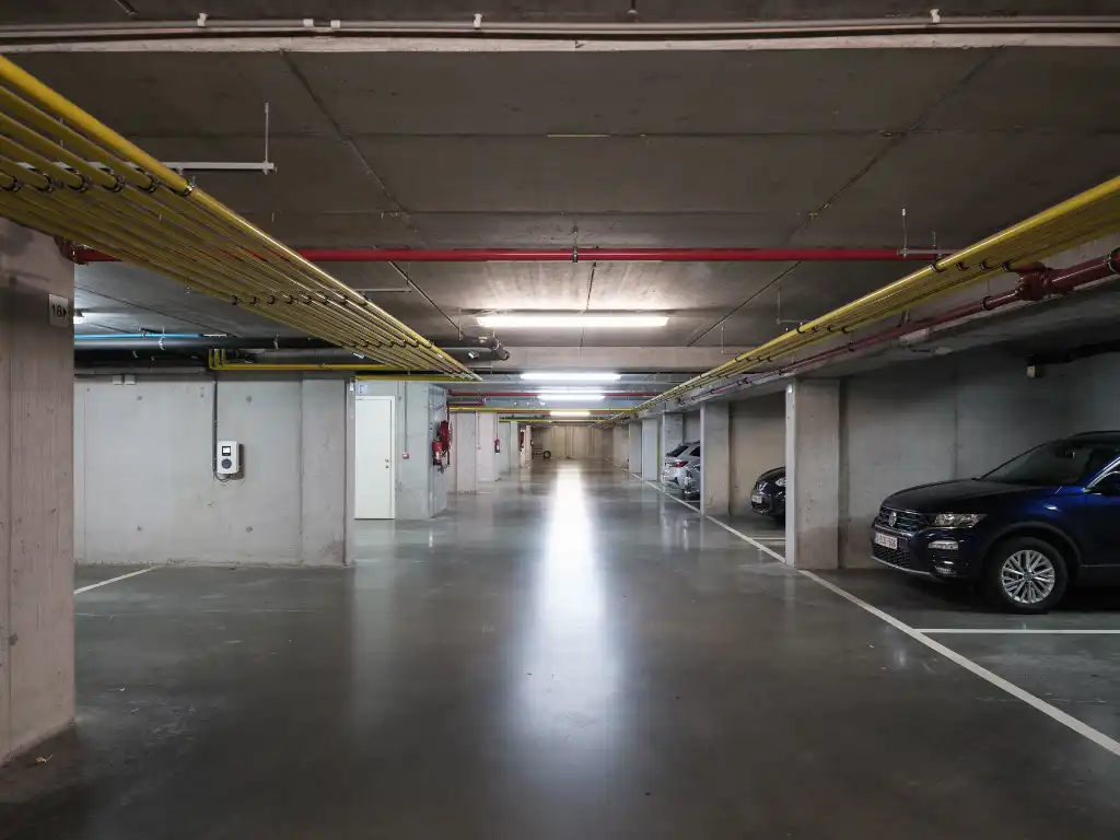 Lichtrijk dakappartement (BJ 2015) met een bijzonder ruim terras foto 15