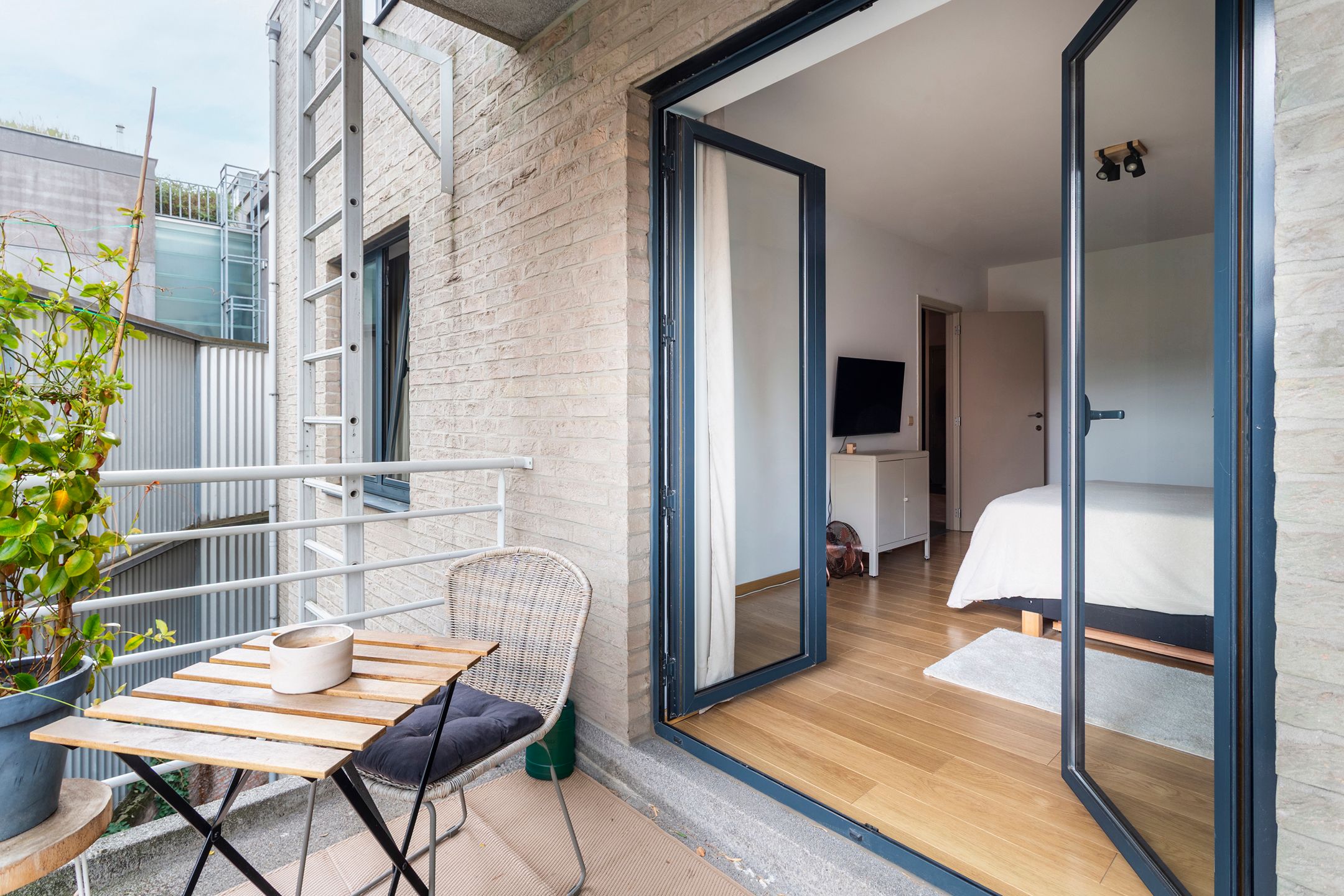 licht appartement met 2 terrassen pal op het Zuid foto 16