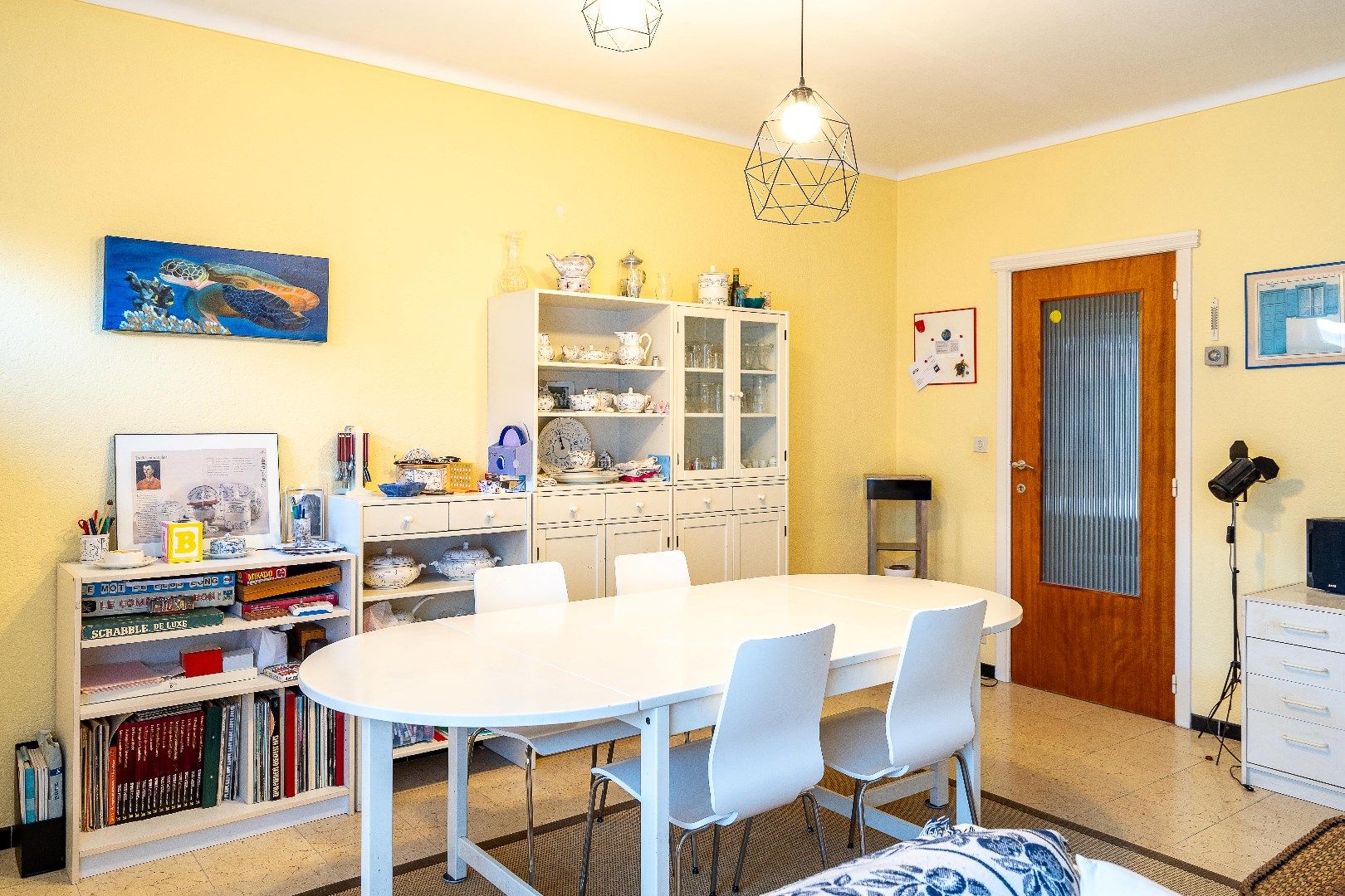 Te renoveren appartement gelegen in een kleinschalige residentie in een zijstraat van de Dumortierlaan. foto 7