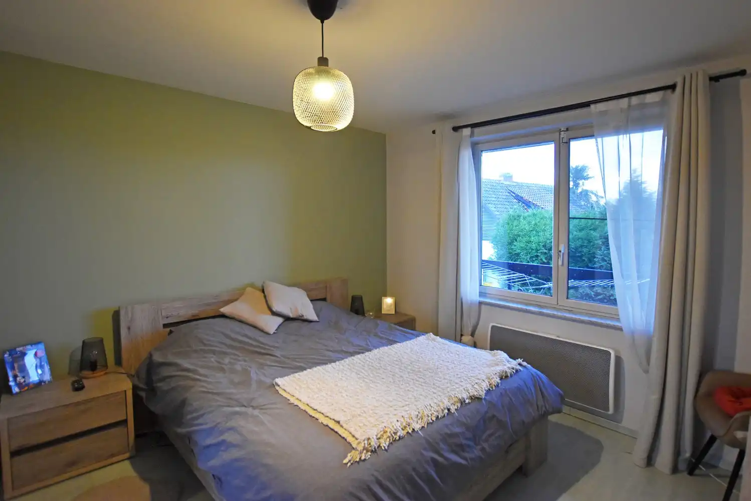 Verzorgd appartement met twee slaapkamers en terras te Wijnegem! foto 9