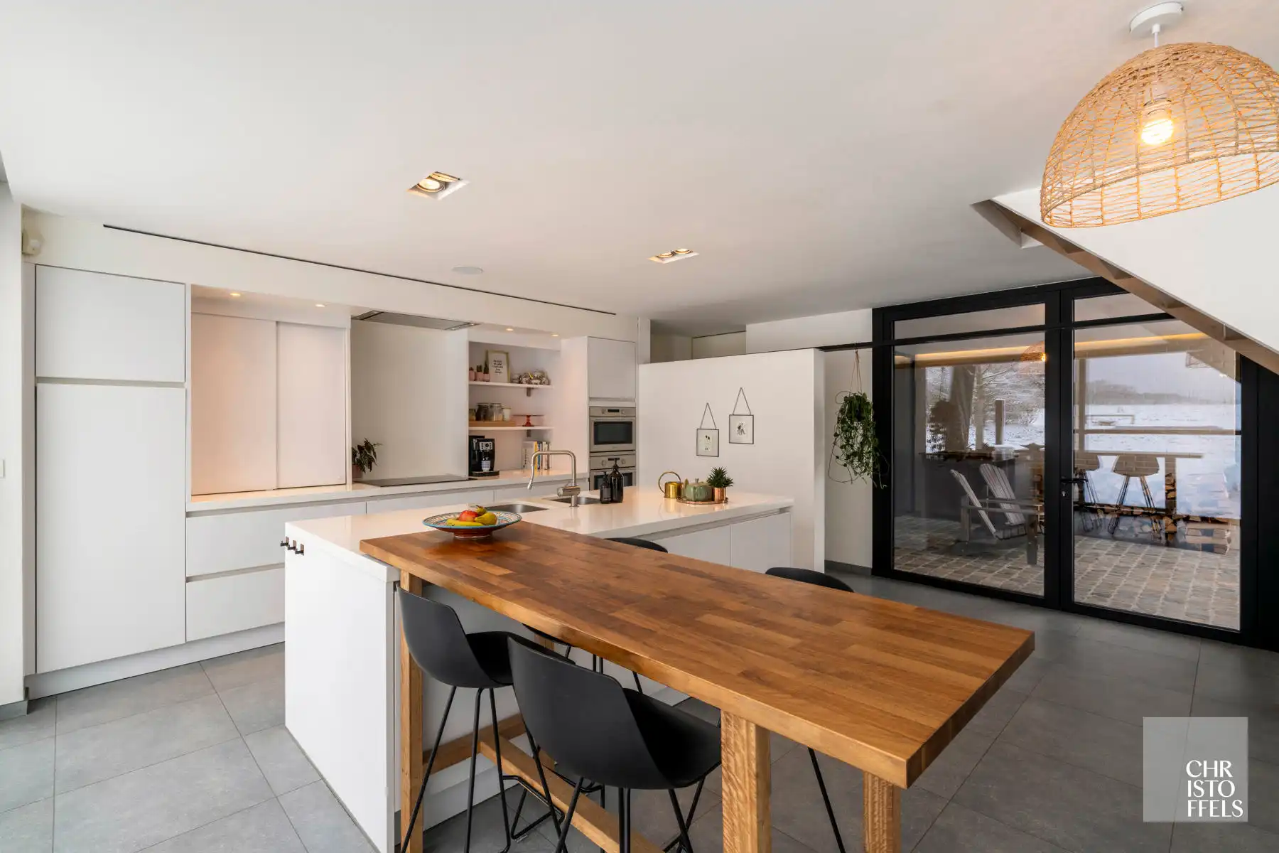 Exclusieve vierkantshoeve met buitenzwembad en vrij uitzicht op perceel van 3.213m² foto 4