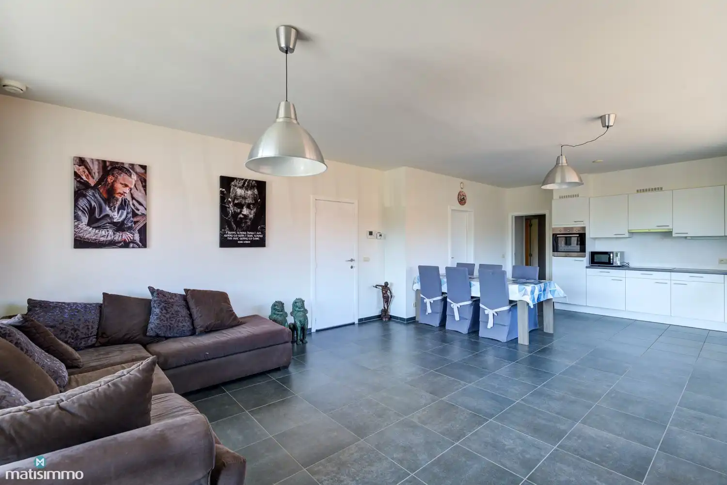 INSTAPKLAAR APPARTEMENT MET 2 SLAAPKAMERS EN AUTOSTAANPLAATS TE RIEMST foto 3