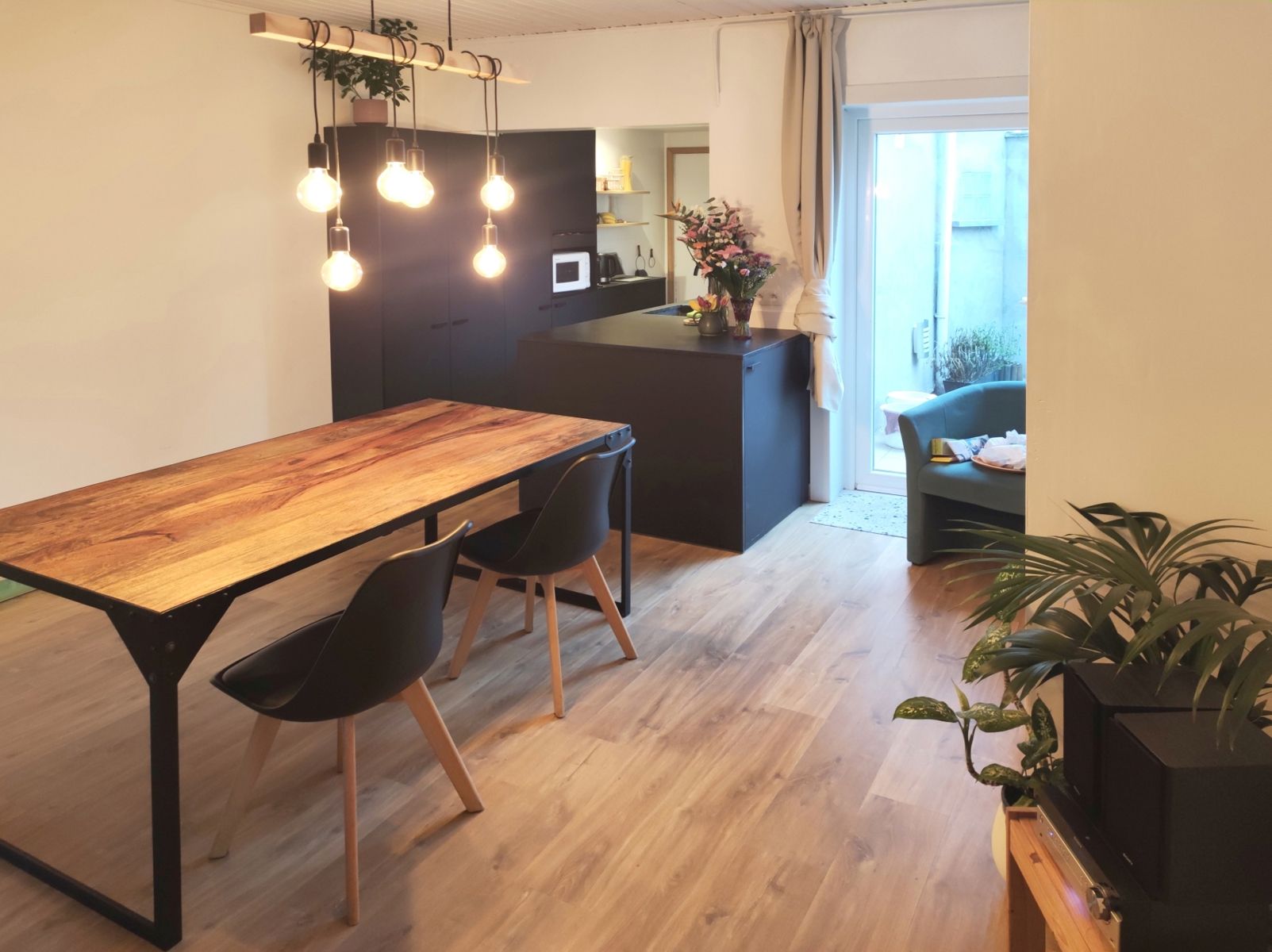 Zeer knusse gerenoveerde woning met veel licht en ruimte foto 4
